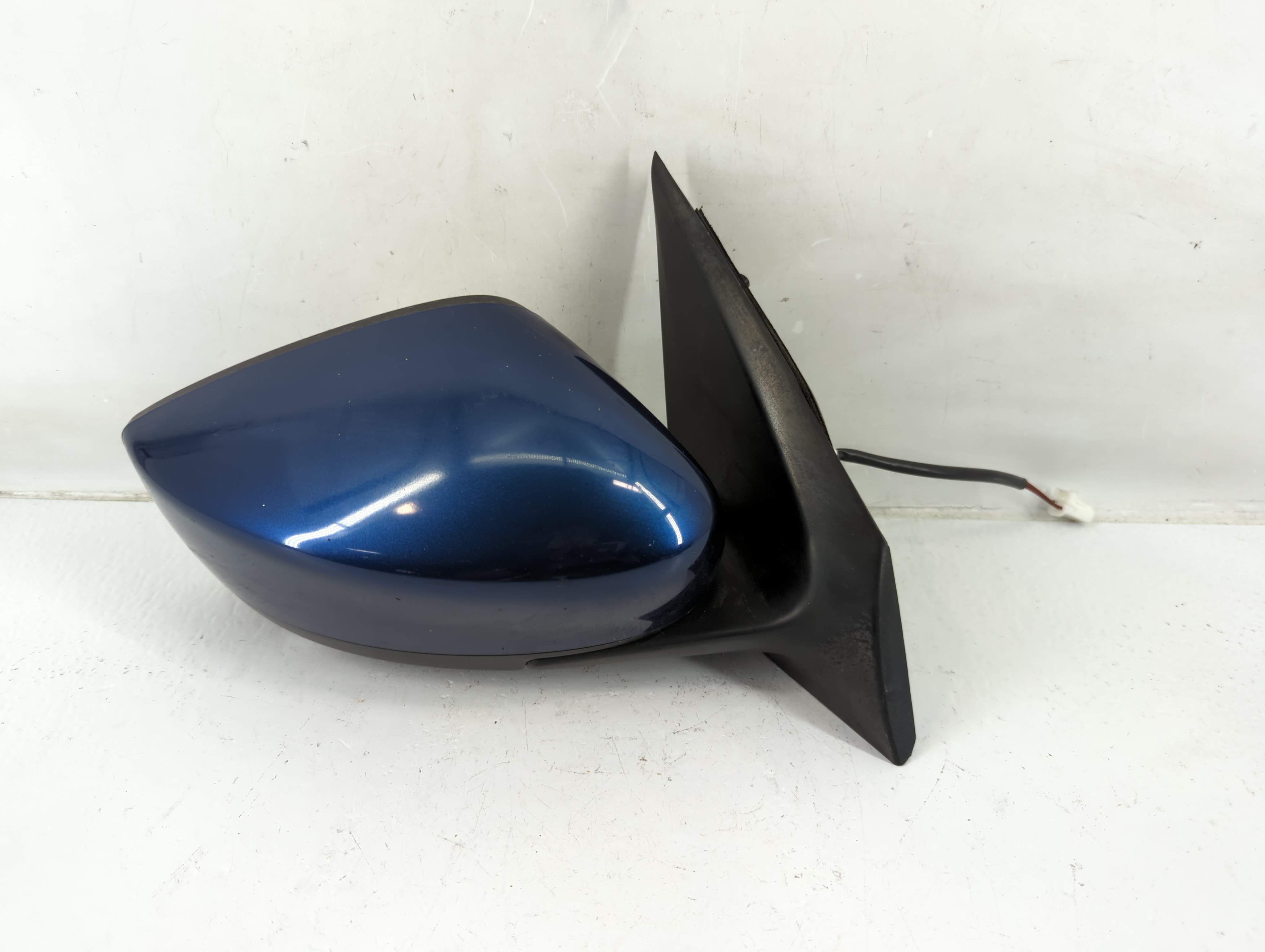 2015-2019 Nissan Versa Passenger Right Side View Power Door Mirror Blue 1138999 - Oemusedautoparts1.com
