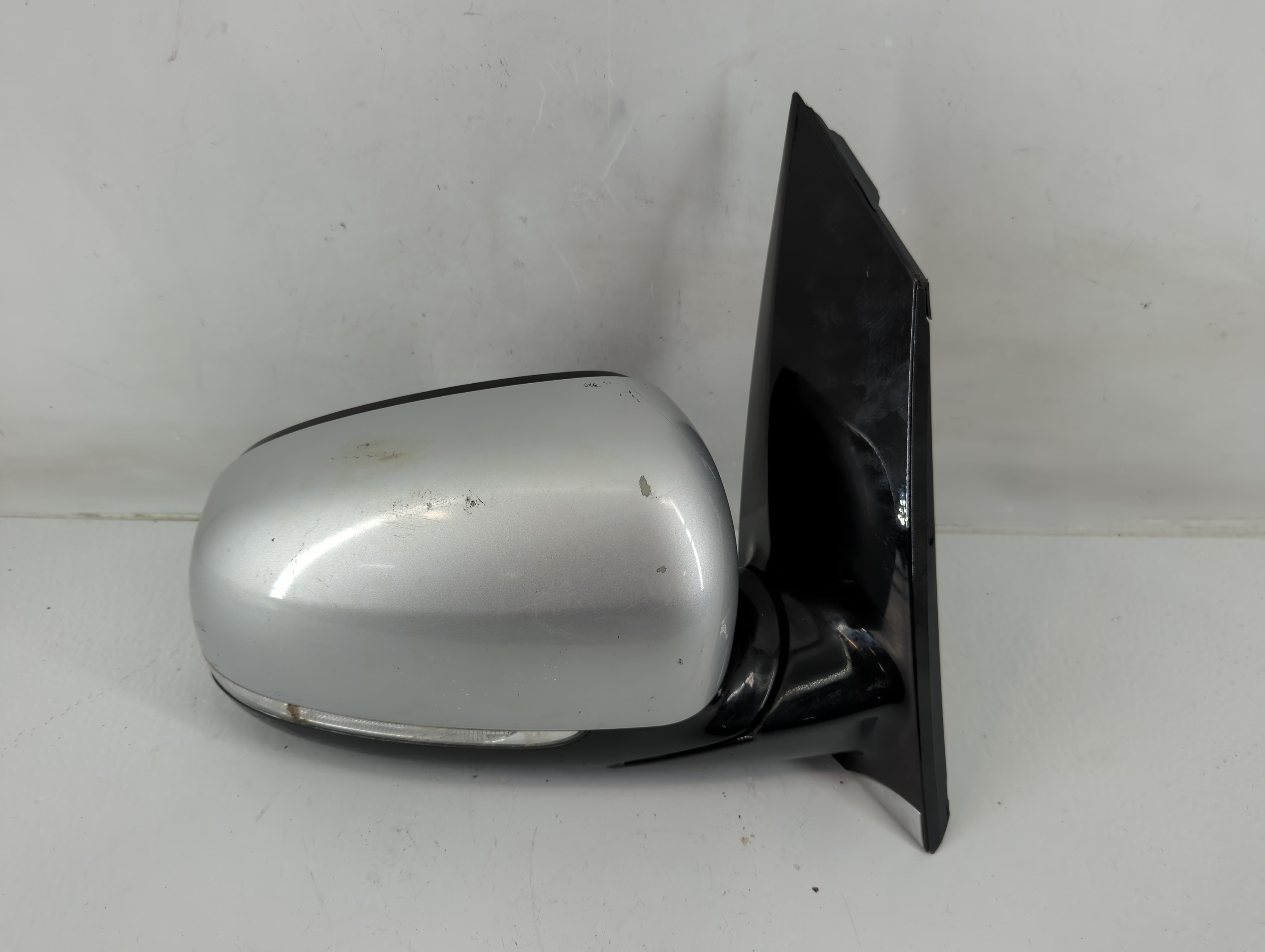 2017-2018 Kia Sedona Passenger Right Side View Power Door Mirror Silver 1139260 - Oemusedautoparts1.com