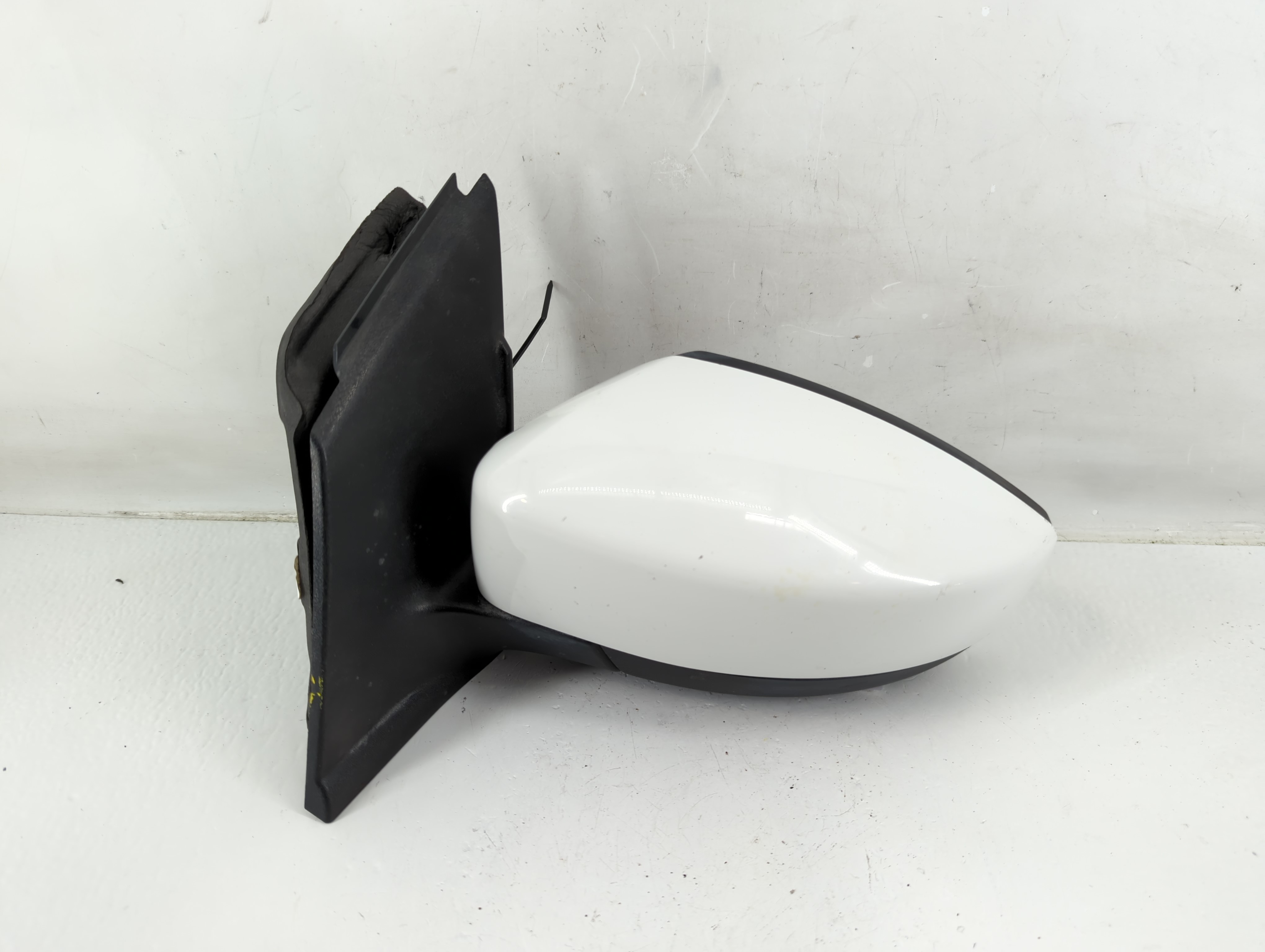 2017-2019 Ford Escape Driver Left Side View Power Door Mirror White 1139995 - Oemusedautoparts1.com