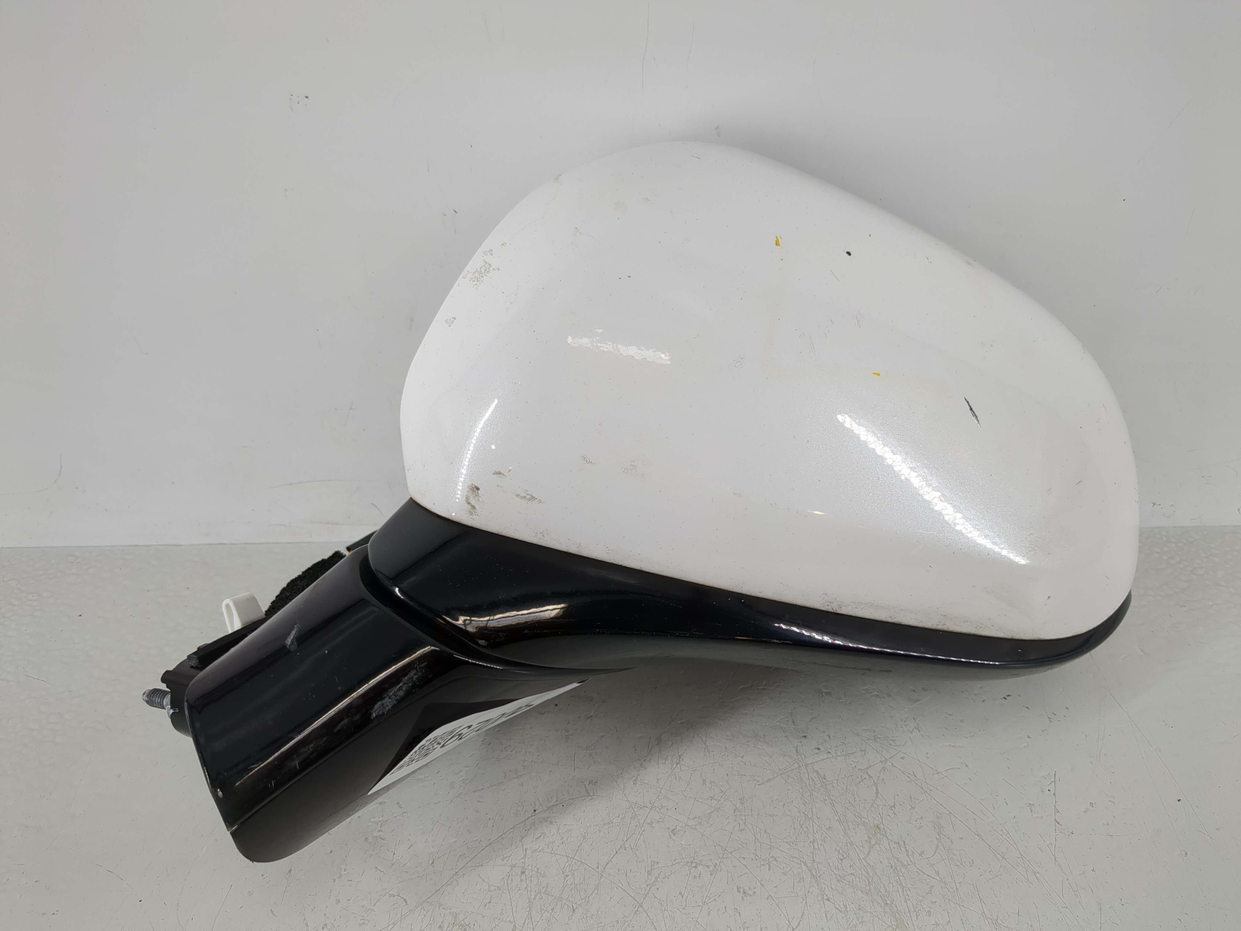 2020-2020 Hyundai Santa Fe Driver Left Side View Power Door Mirror White 1140029 - Oemusedautoparts1.com