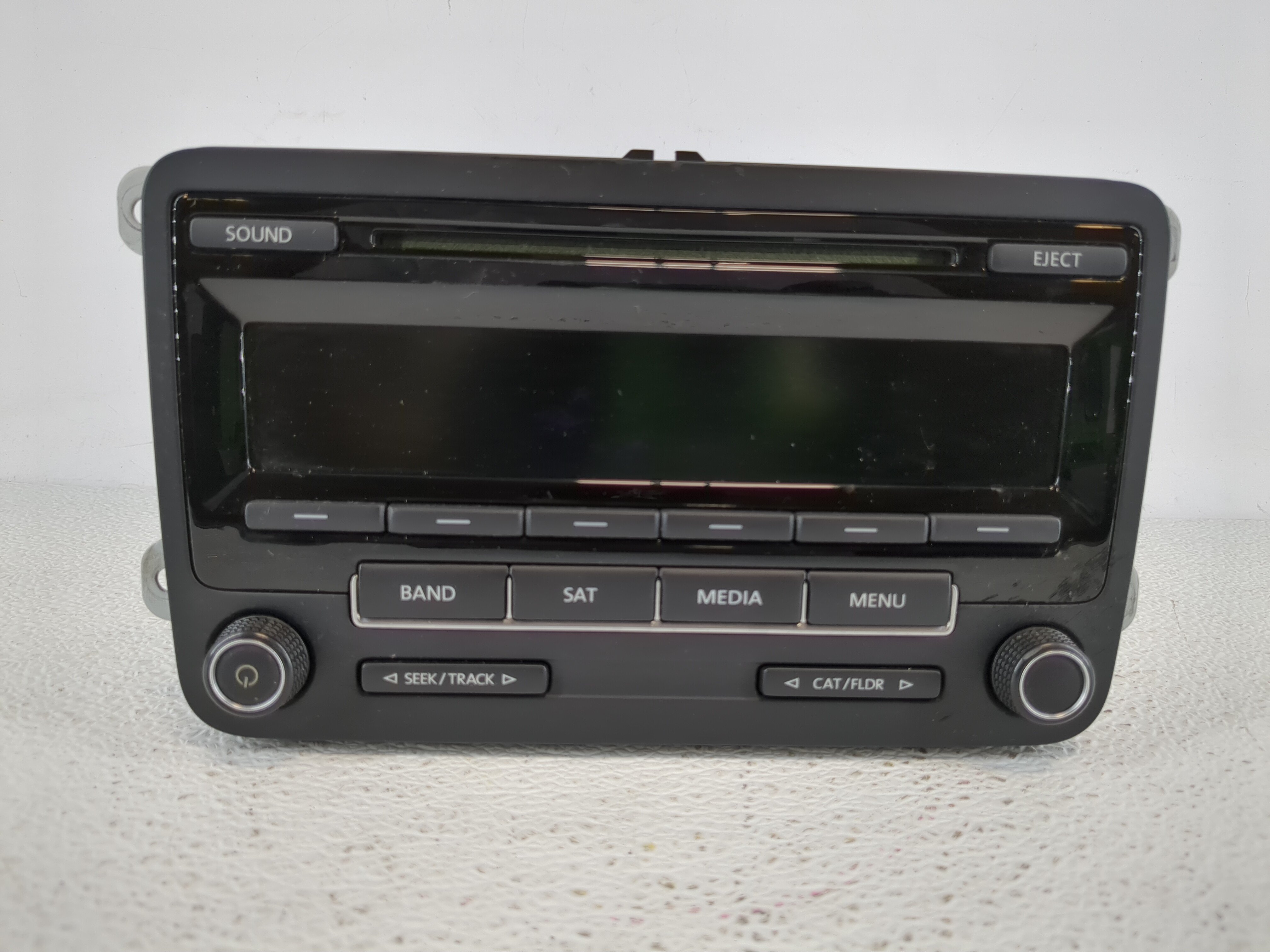 2015-2017 Volkswagen Jetta Am Fm Cd Player Radio Receiver 1140271 - Oemusedautoparts1.com