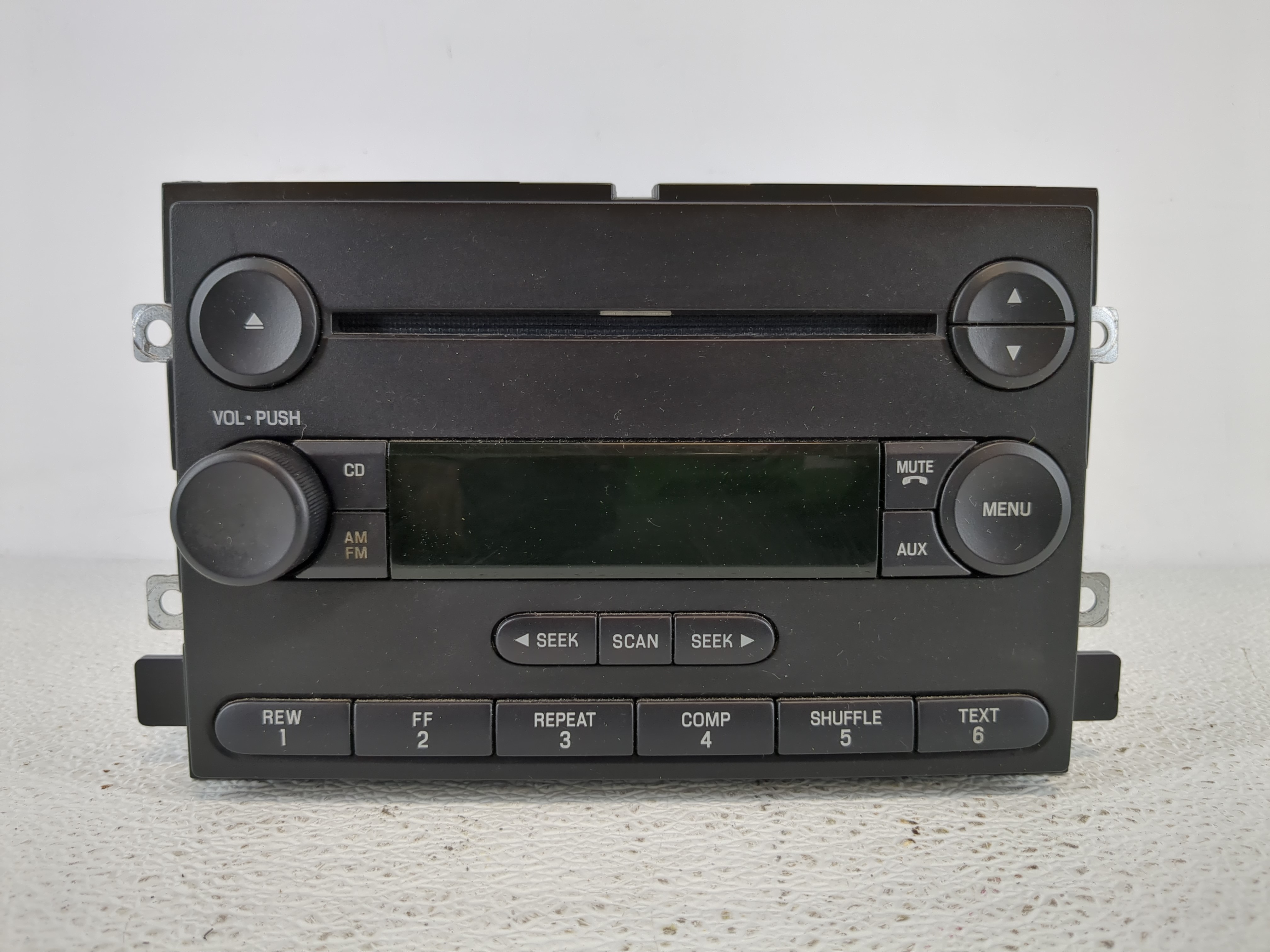 2005-2005 Ford Freestyle Am Fm Cd Player Radio Receiver 1140576 - Oemusedautoparts1.com