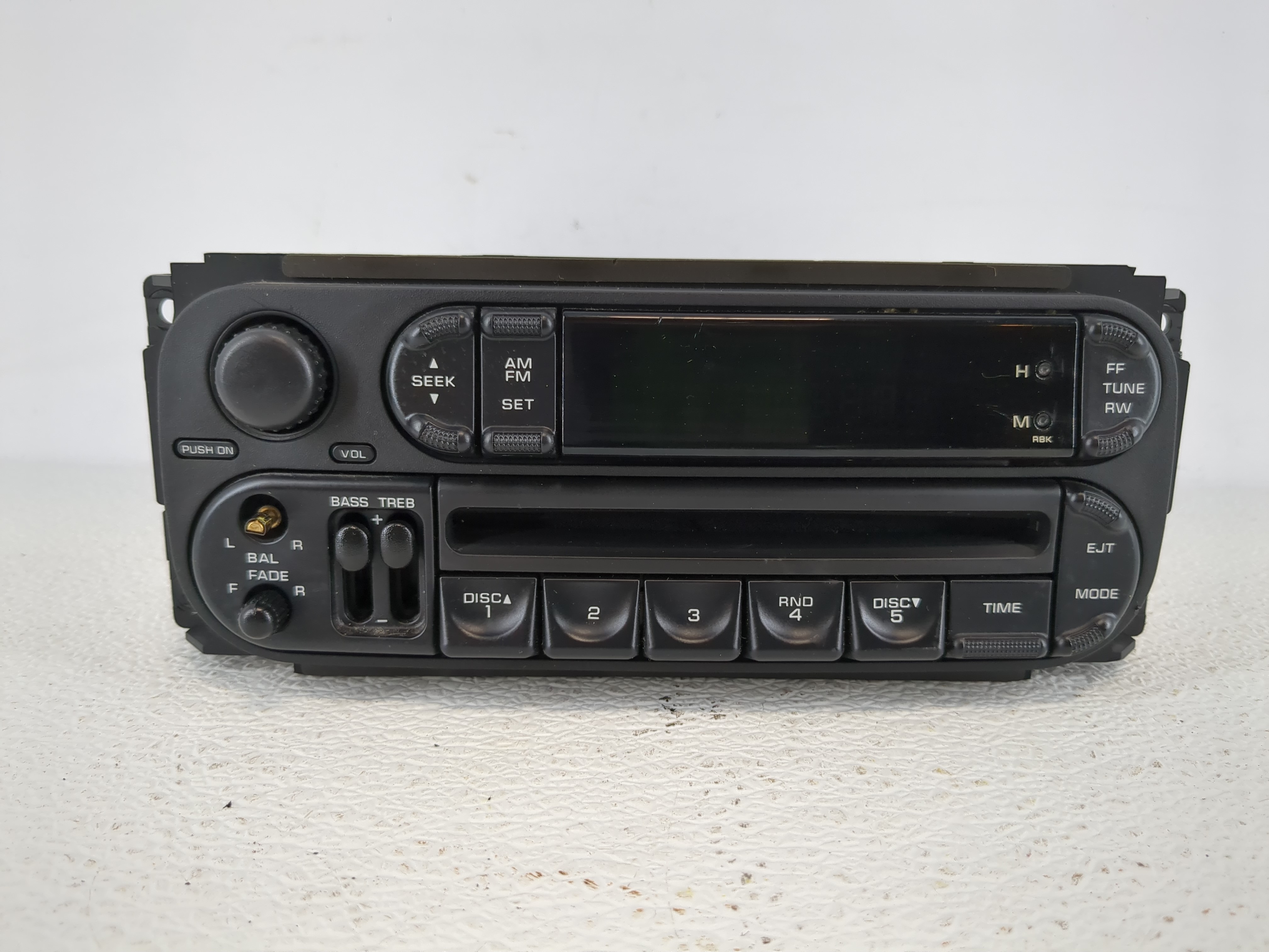 2002-2005 Dodge Ram 1500 Am Fm Cd Player Radio Receiver 1140713 - Oemusedautoparts1.com