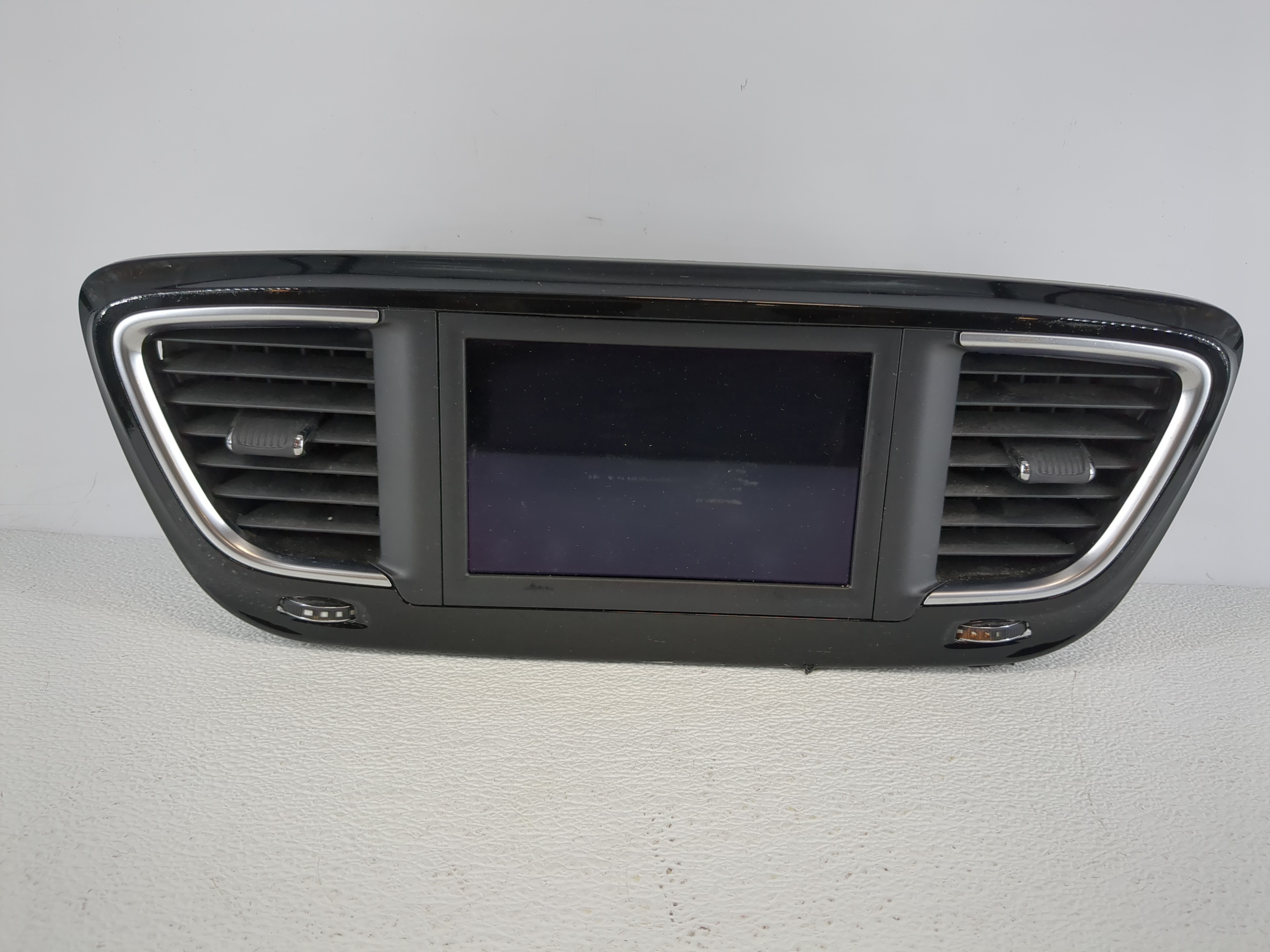 2019-2019 Chrysler Pacifica Am Fm Cd Player Radio Receiver 1140731 - Oemusedautoparts1.com