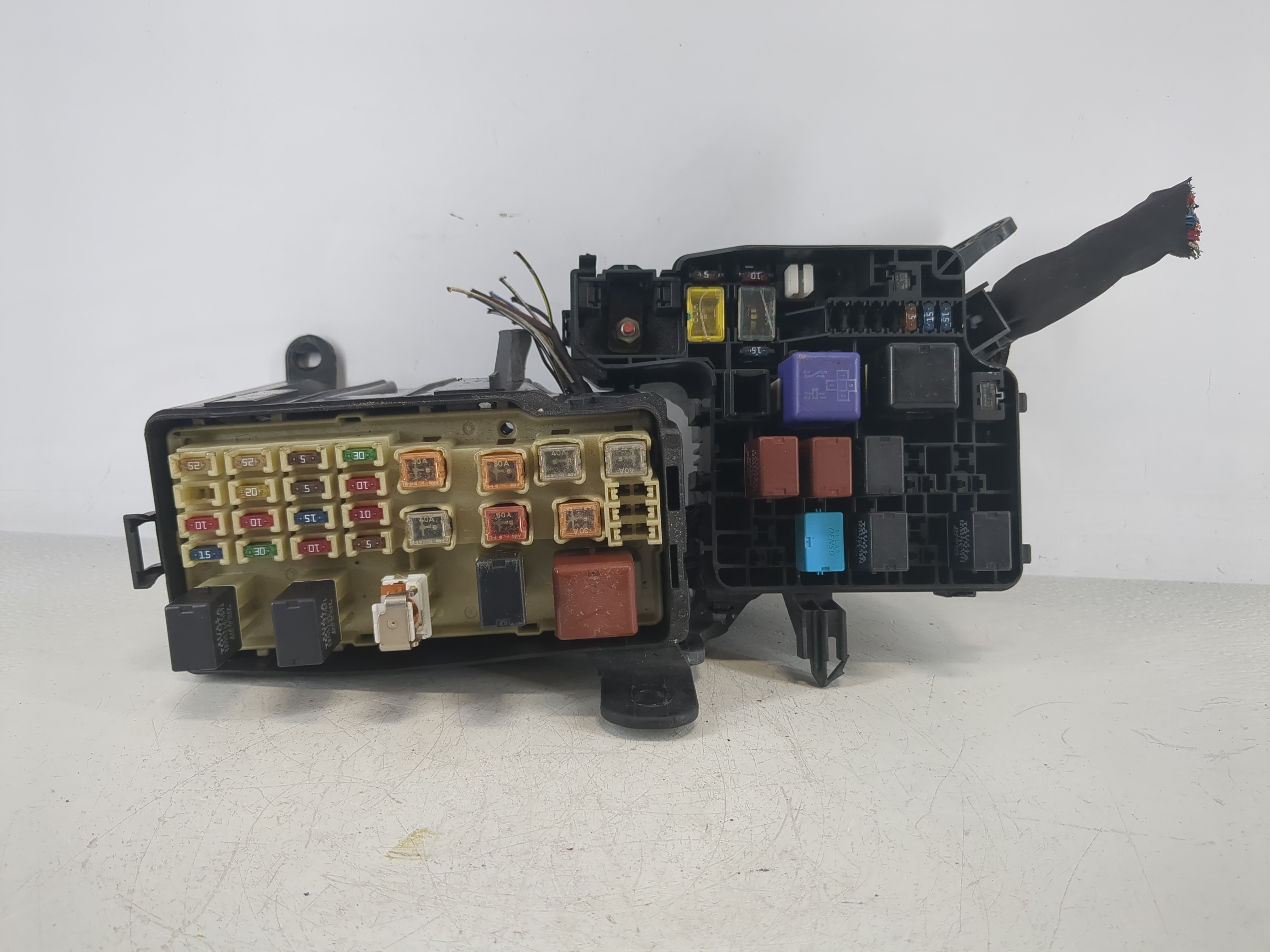 Picture of 2002-2004 Toyota Camry Fusebox Fuse Box Relay Module 1140752