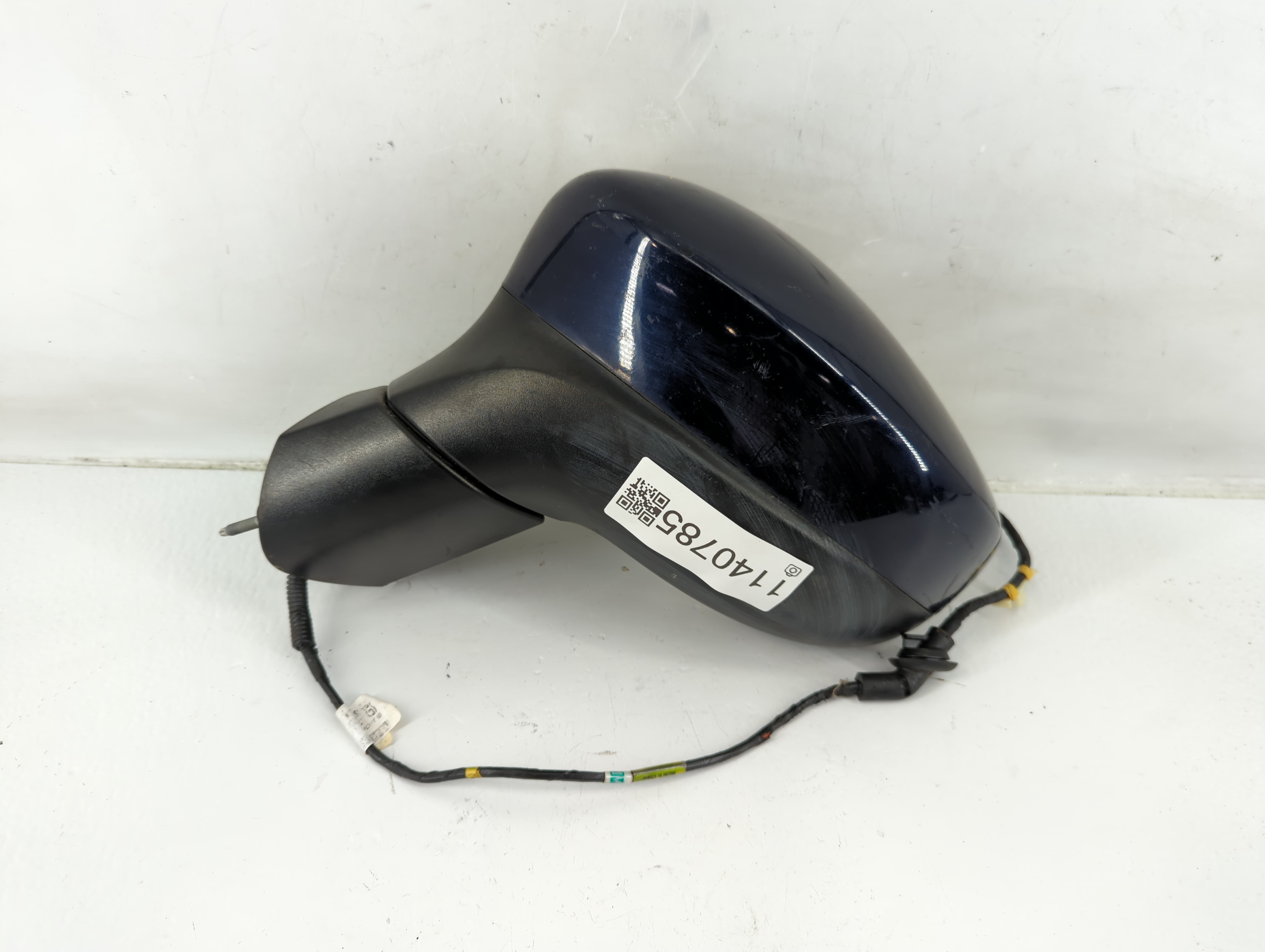 2017-2019 Chrysler Pacifica Driver Left Side View Power Door Mirror Blue 1140785 - Oemusedautoparts1.com