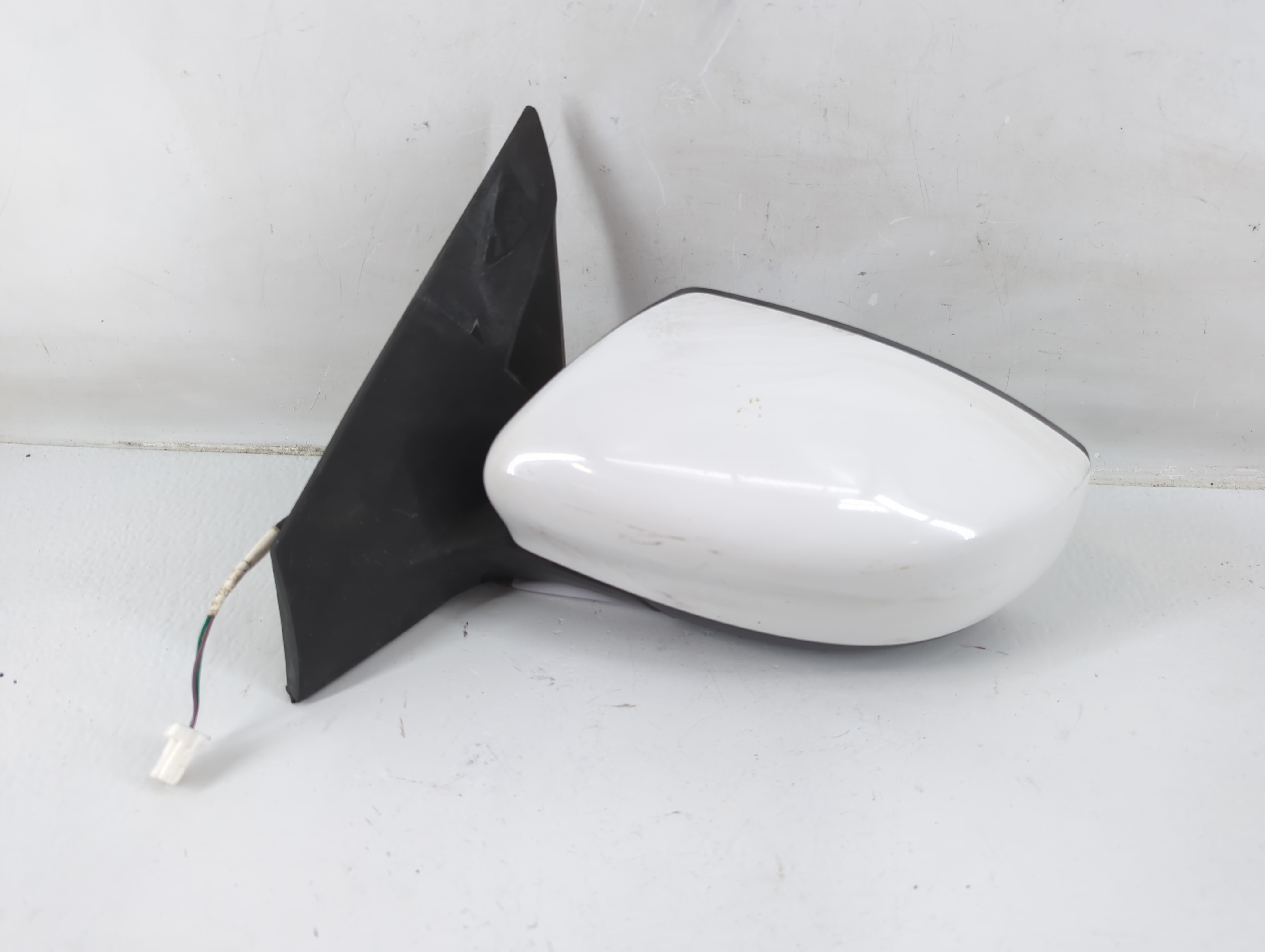 2016-2019 Nissan Sentra Driver Left Side View Power Door Mirror White 1141196 - Oemusedautoparts1.com