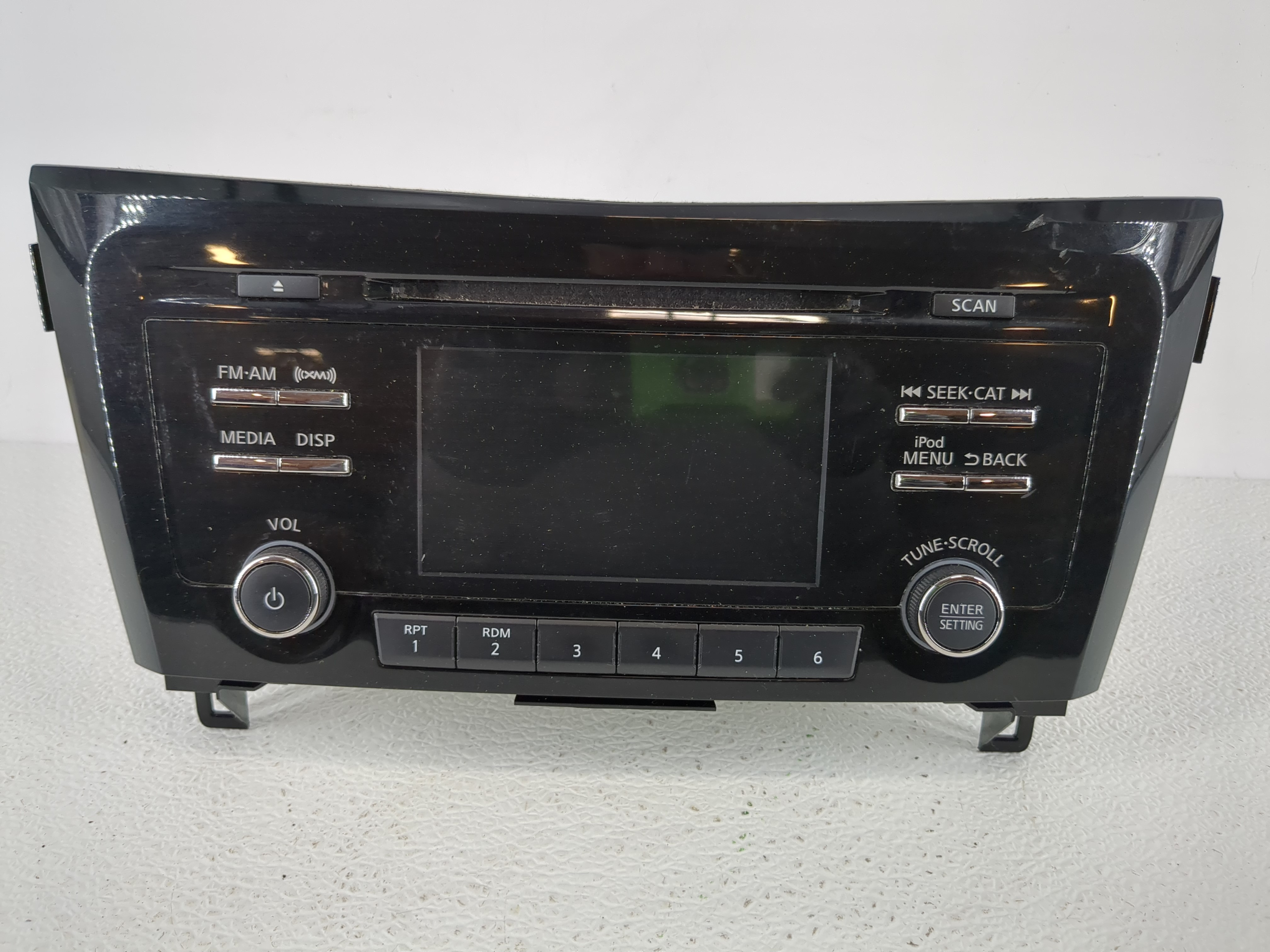 Picture of 2017-2018 Nissan Rogue Sport Am Fm Cd Player Radio Receiver 1141285