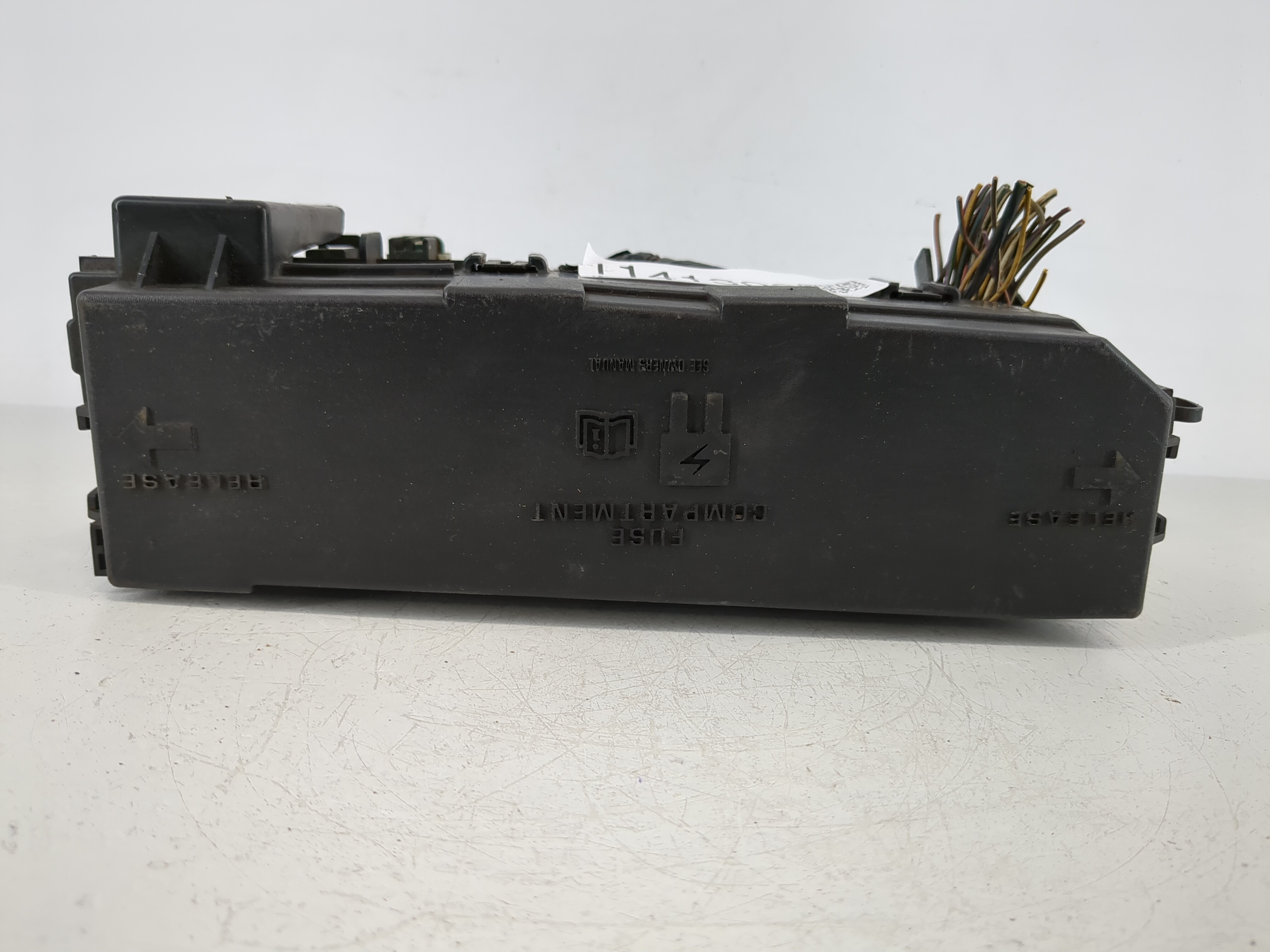 Picture of 2008-2011 Ford Focus Fusebox Fuse Box Relay Module 1141306