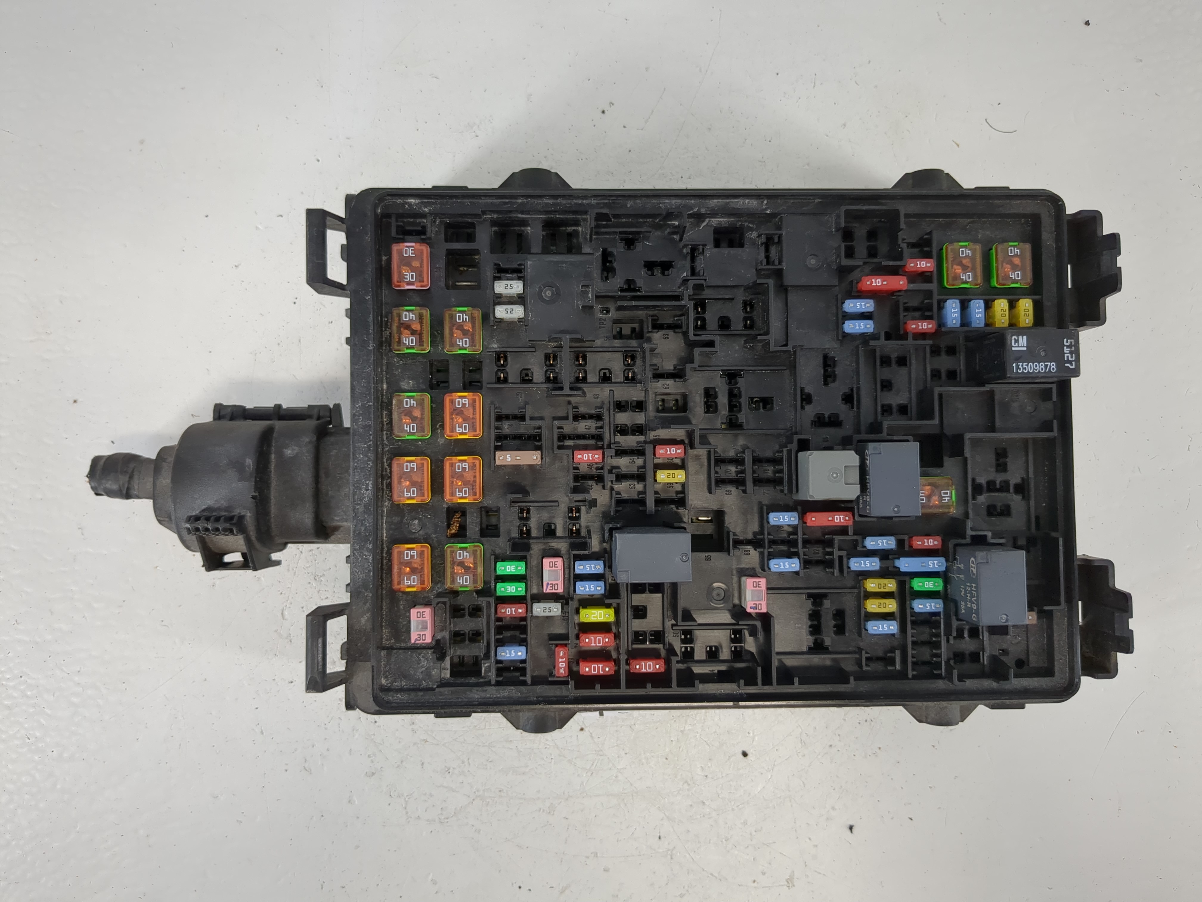 Picture of Gmc Yukon Xl Fusebox Fuse Box Relay Module 84114437 1141307