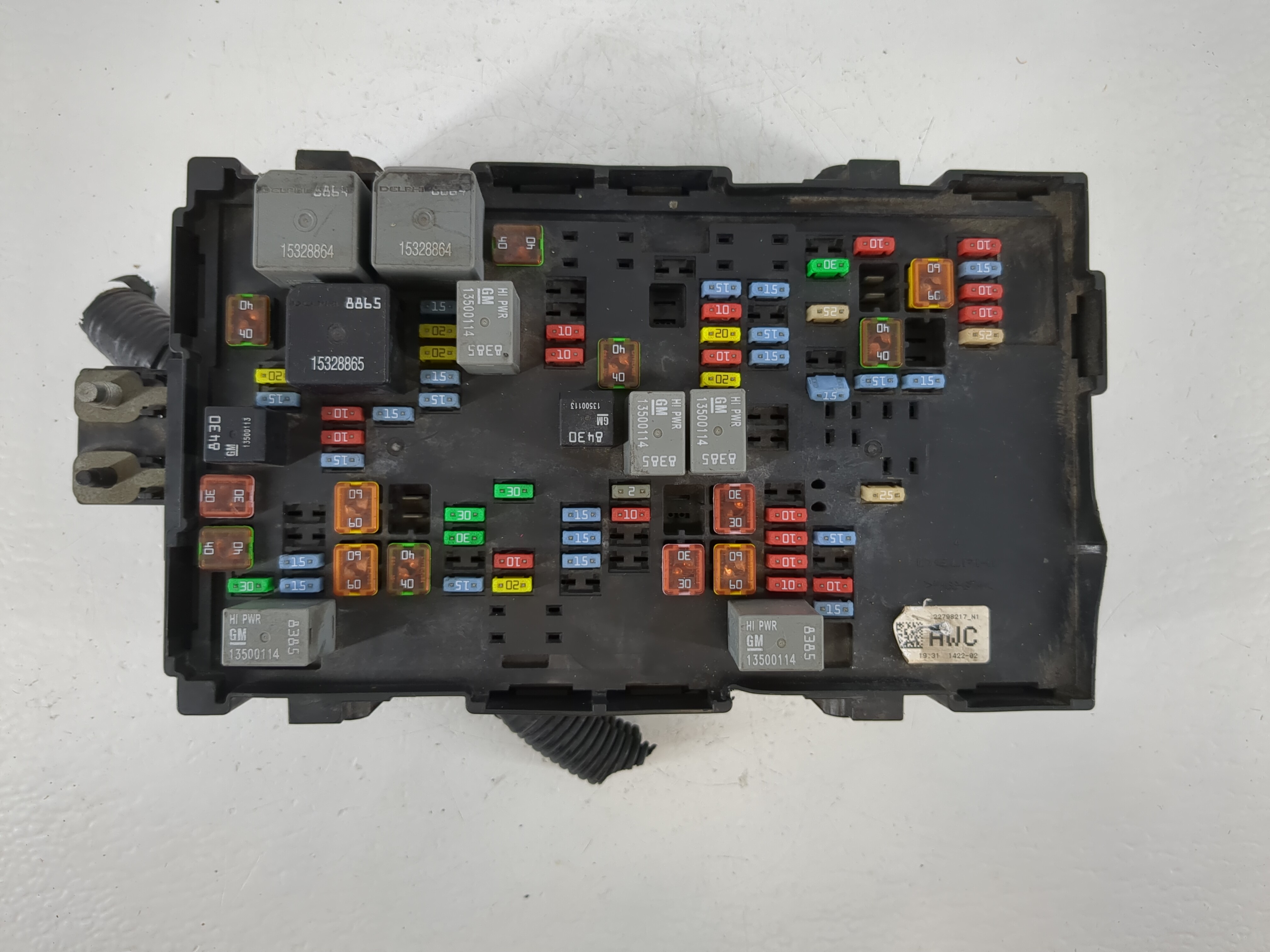 Picture of 2010-2014 Chevrolet Tahoe Fusebox Fuse Box Relay Module 22798217 1141341