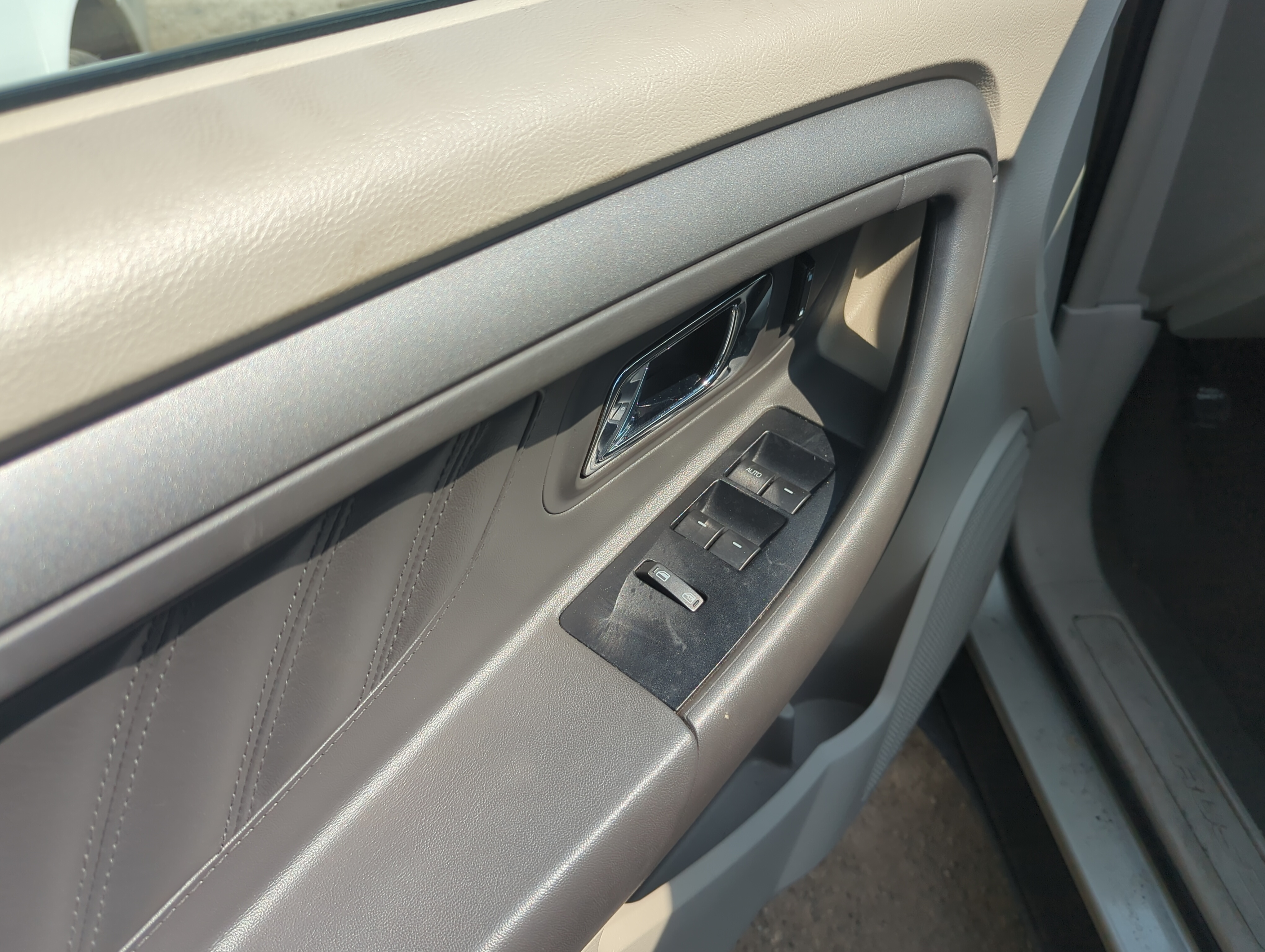 Picture of 2010-2012 Ford Taurus Driver Left Door Master Power Window Switch 1141427