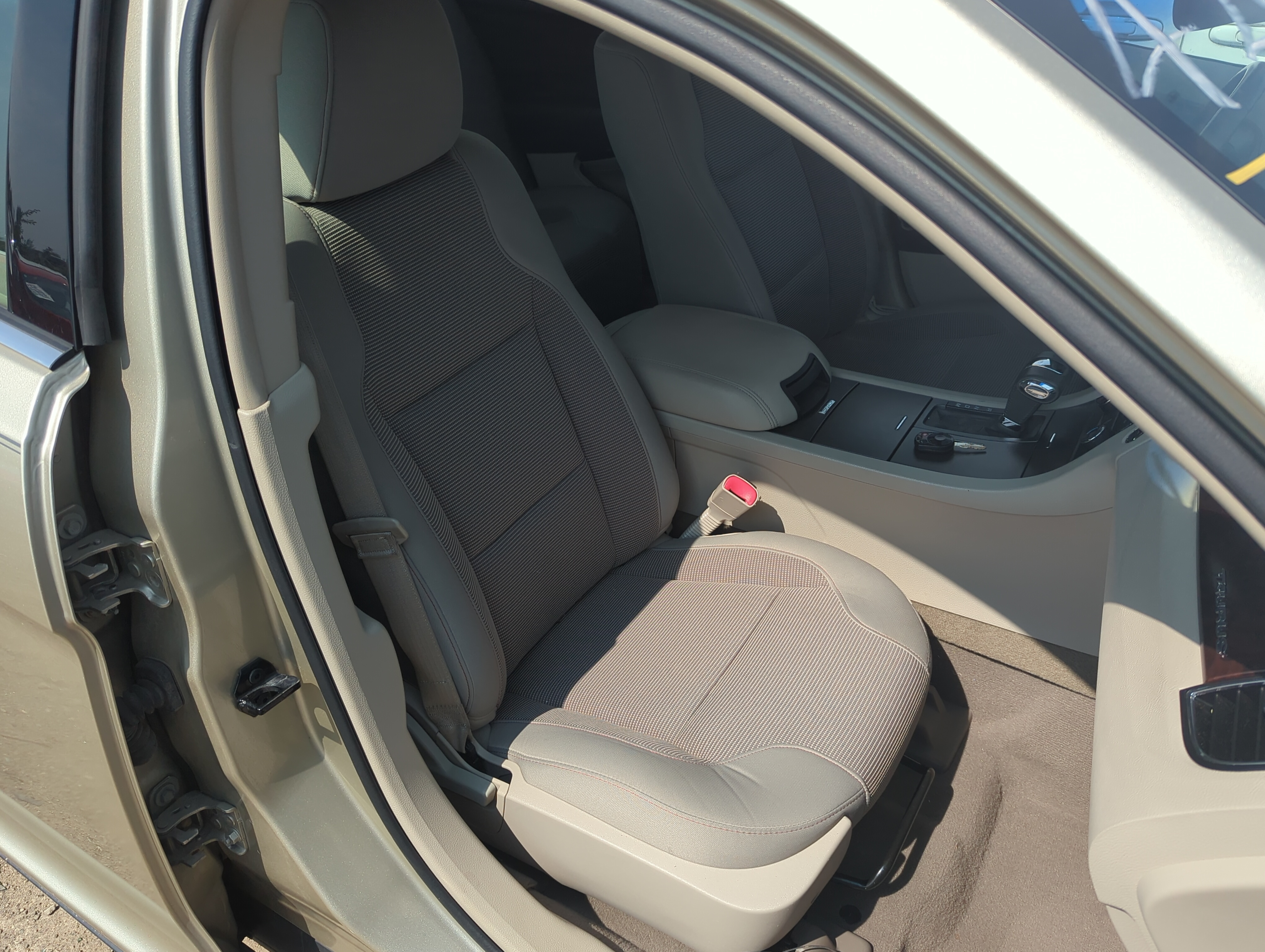 Picture of 2010-2012 Ford Taurus Passenger Front Seat Oem 1141543
