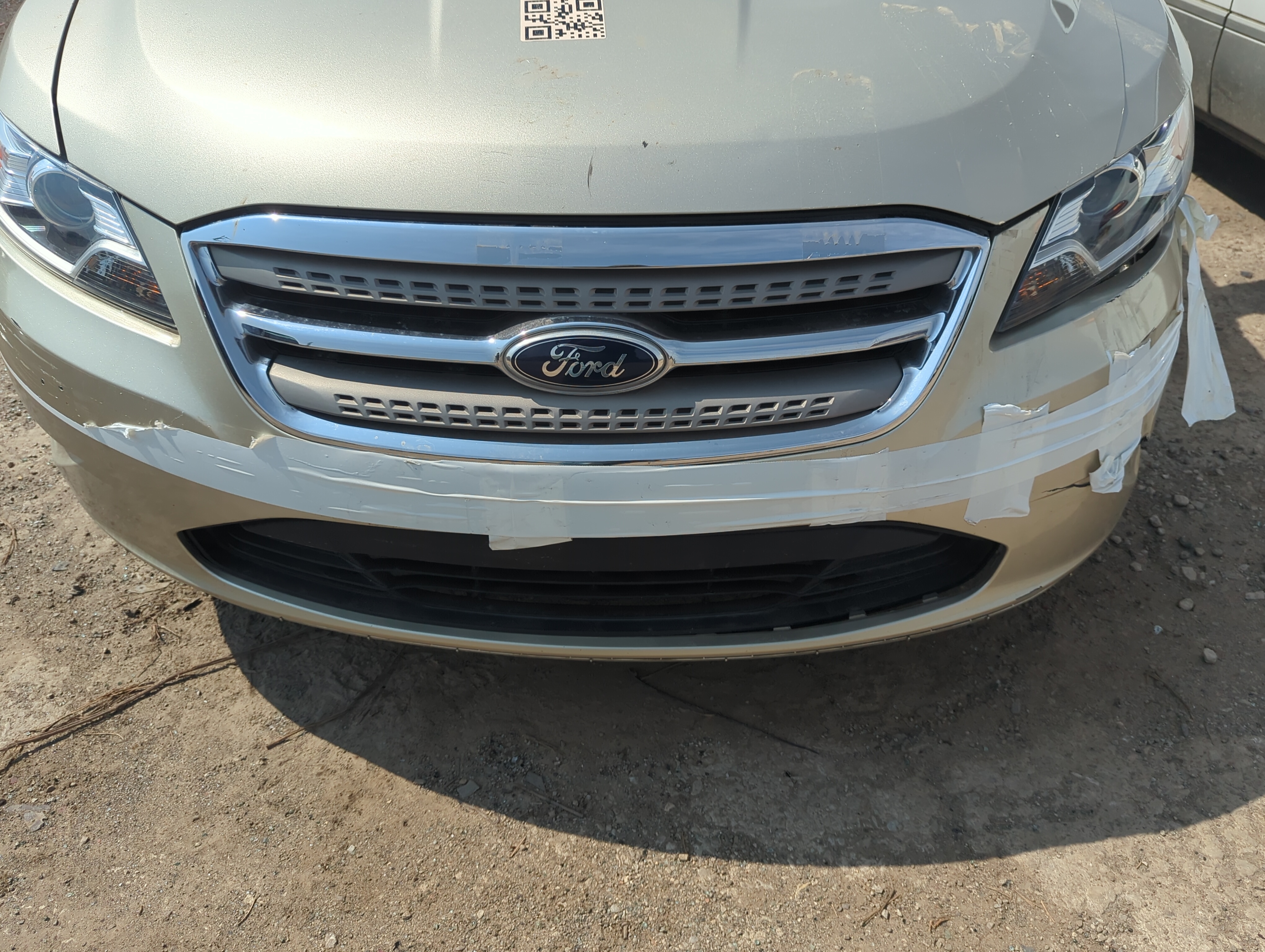 Picture of 2010-2012 Ford Taurus Front Bumper Grille 1141548