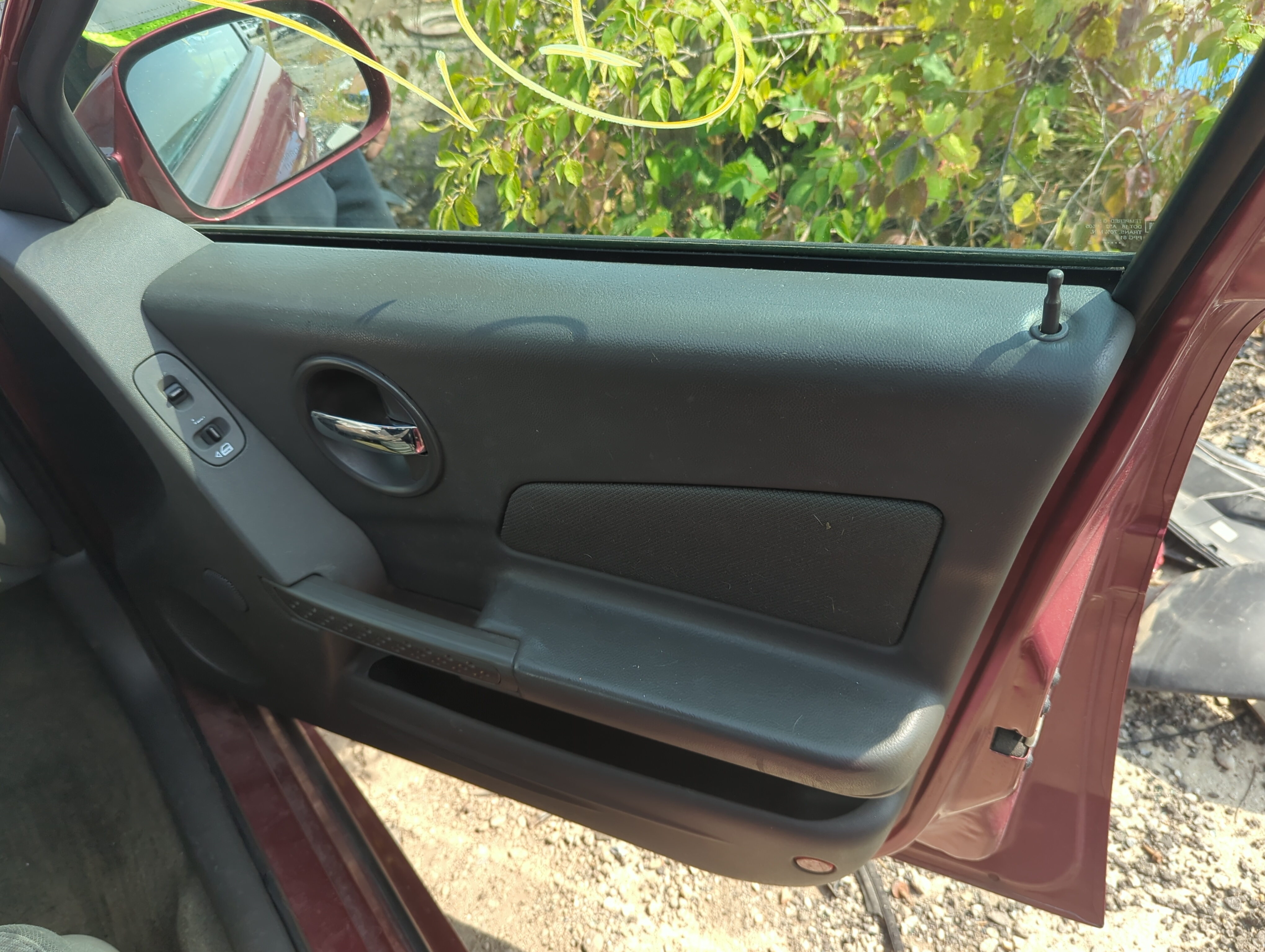 2005 Pontiac Grand Prix Front Right Passenger Interior Door Panel Trim 1141633 - Oemusedautoparts1.com