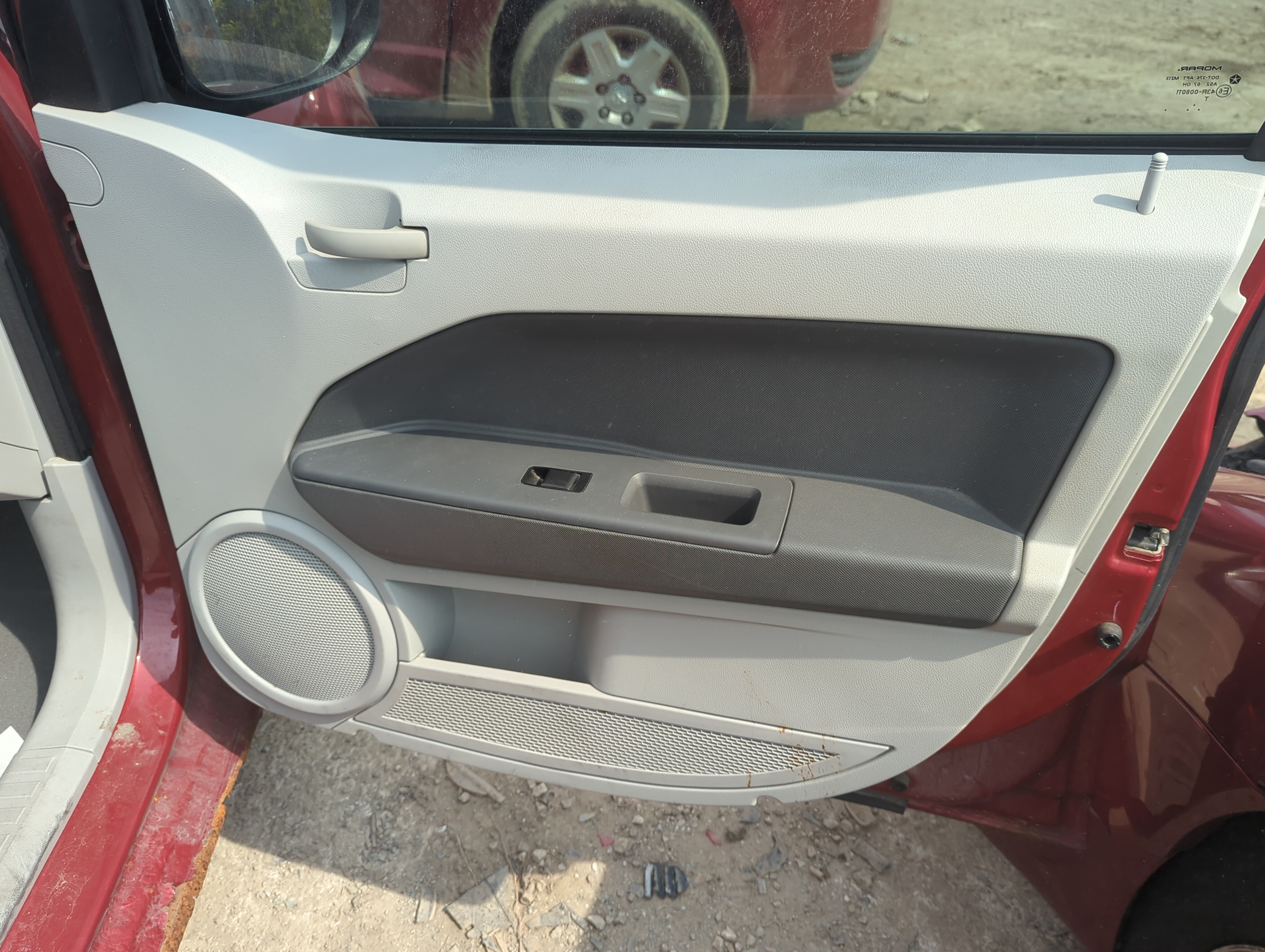 2007 Dodge Caliber Front Right Passenger Interior Door Panel Trim 1141880 - Oemusedautoparts1.com