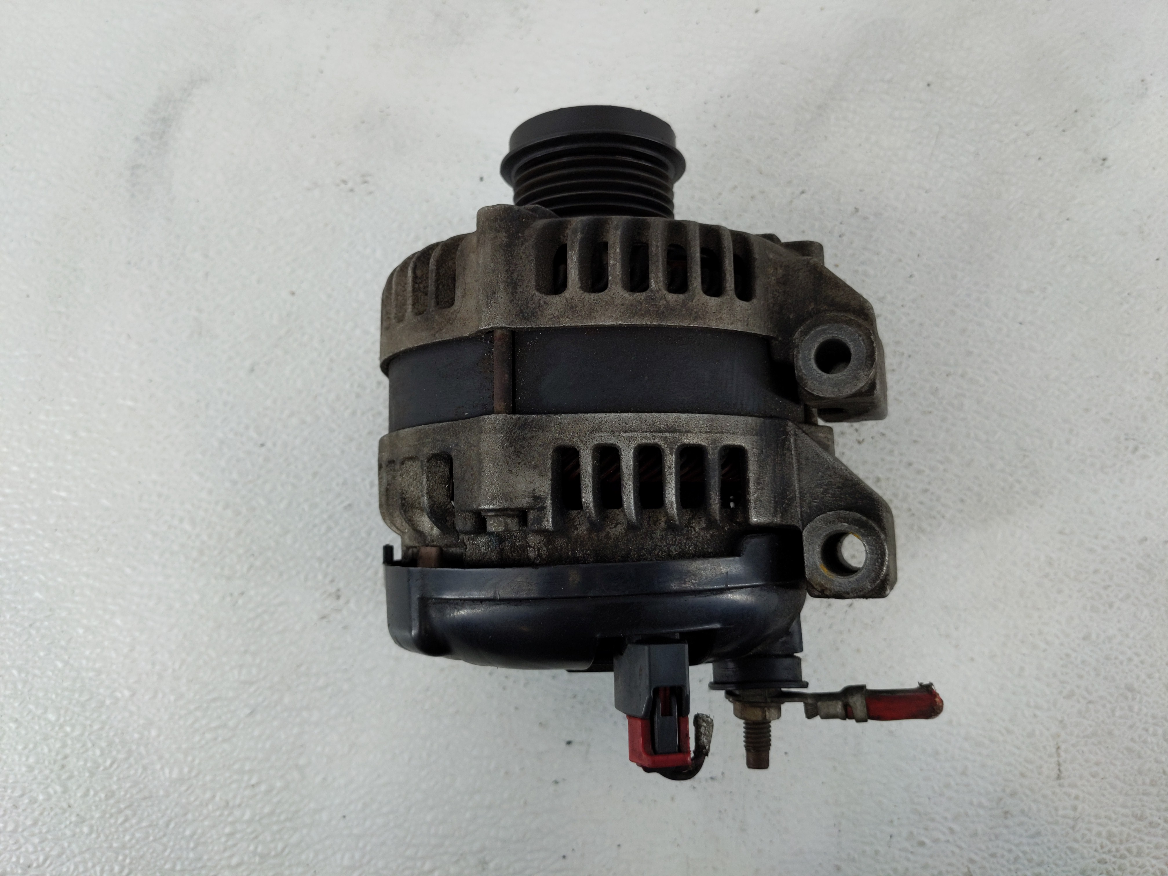 2011 Chrysler Town & Country Alternator Generator Charging Assembly Engine Oem 1141952 - Oemusedautoparts1.com