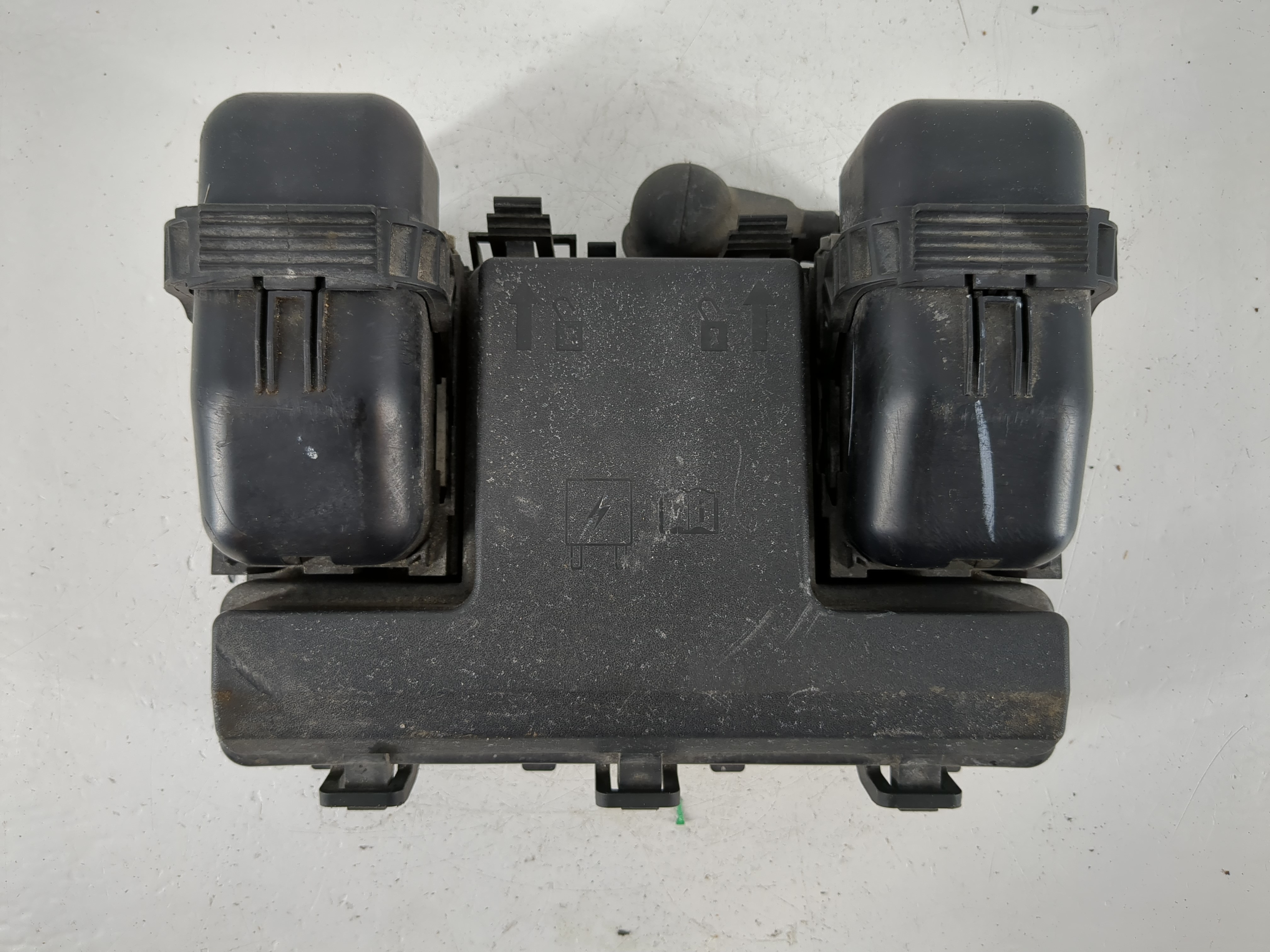 2013-2014 Ford Fusion Fusebox Fuse Box Relay Module Dg9t14a067bf 1141966 - Oemusedautoparts1.com