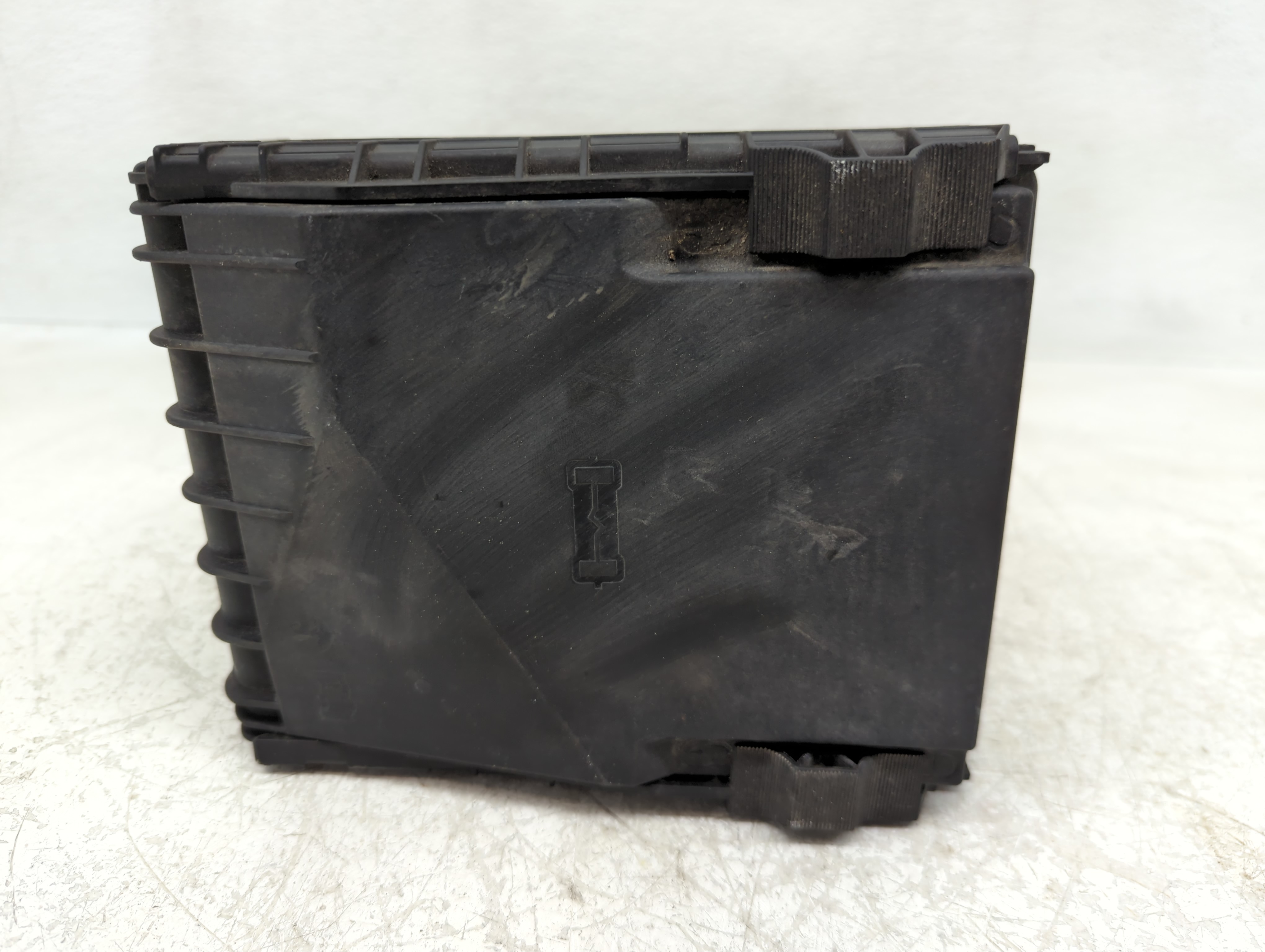 2007-2009 Volkswagen Jetta Fusebox Fuse Box Relay Module 1k0 937 132 F 1141968 - Oemusedautoparts1.com