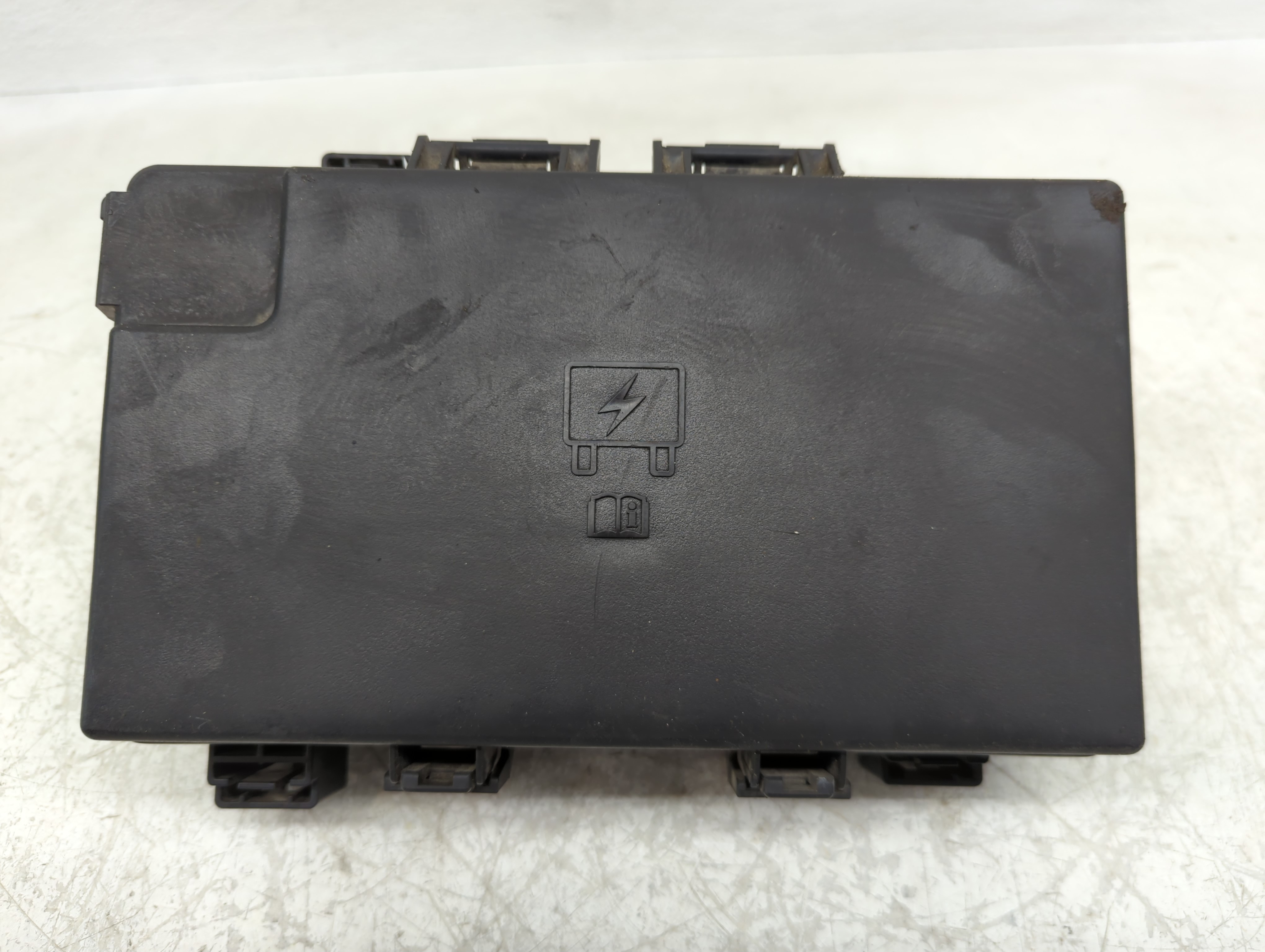 Picture of 2017 Hyundai Santa Fe Fusebox Fuse Box Relay Module P68258536ab 1141978