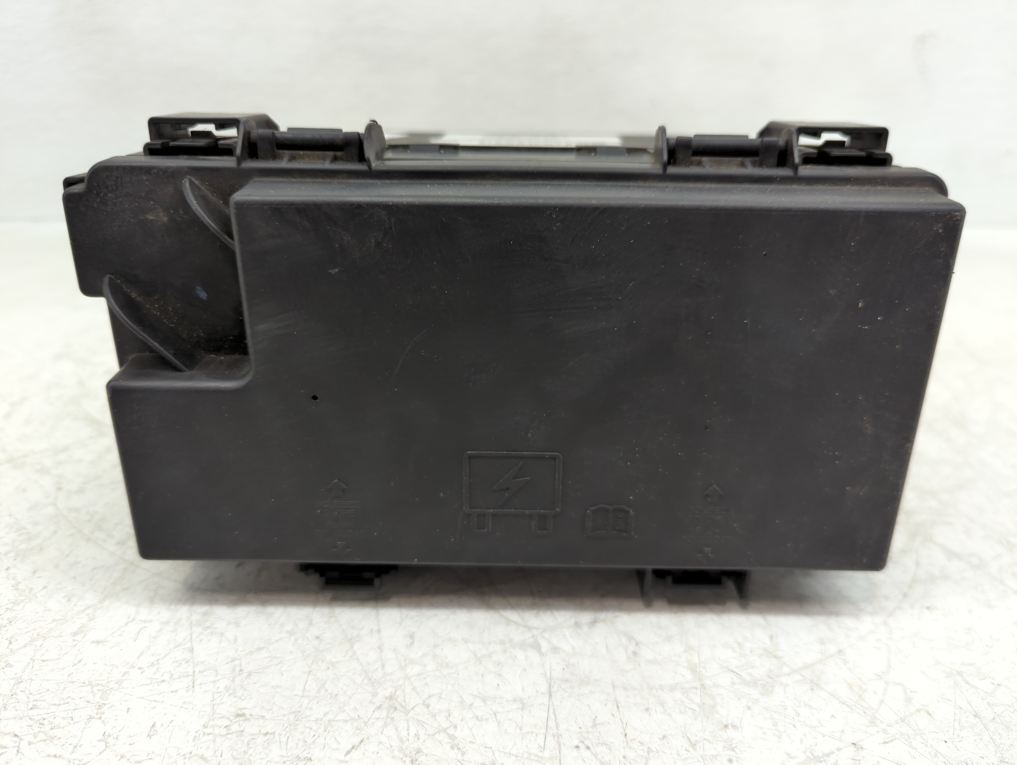2014-2014 Chrysler Town & Country Fusebox Fuse Box Relay Module Tipm 1142111 - Oemusedautoparts1.com