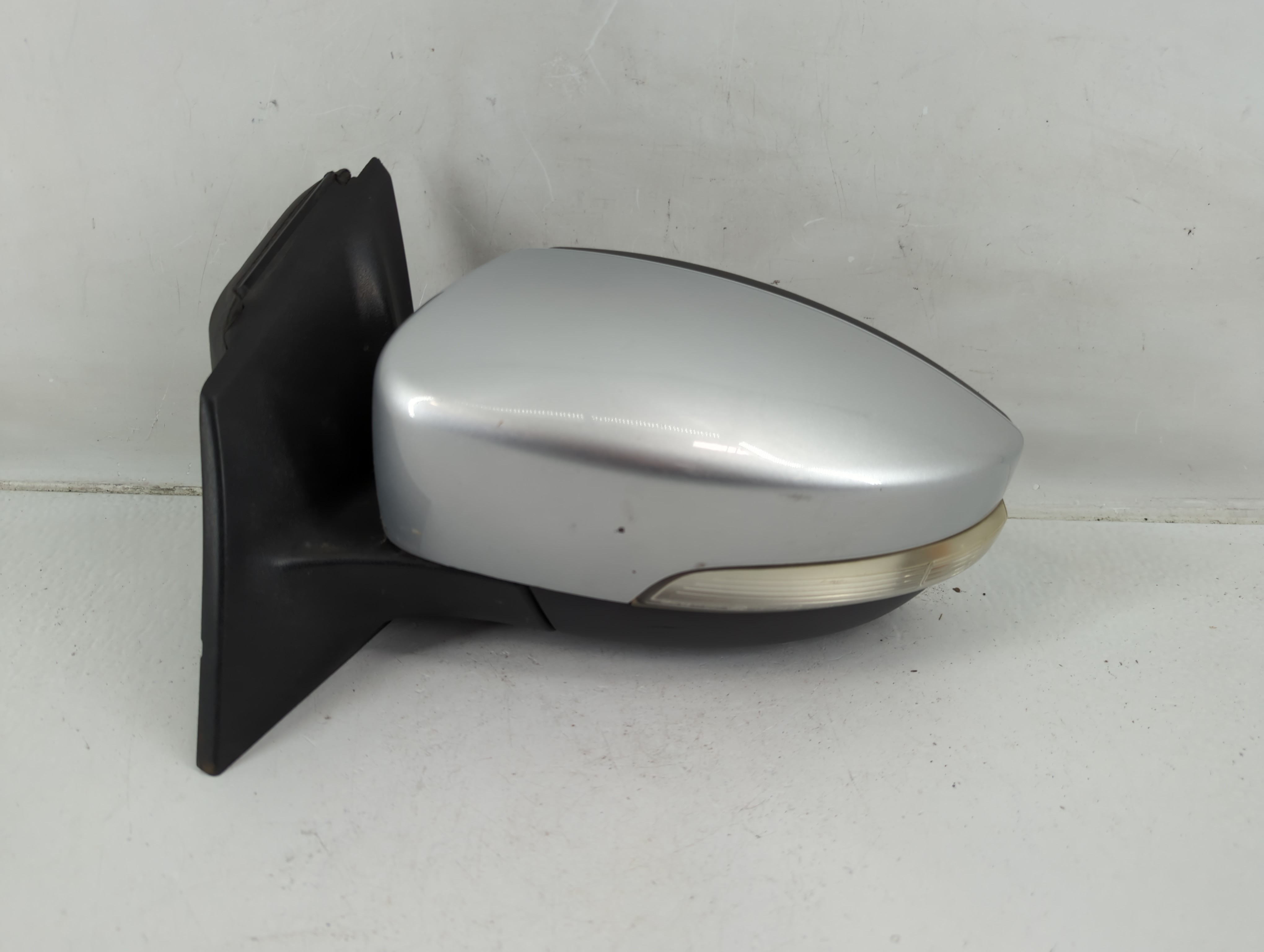 2015-2018 Ford Focus Driver Left Side View Power Door Mirror Silver 1142163 - Oemusedautoparts1.com