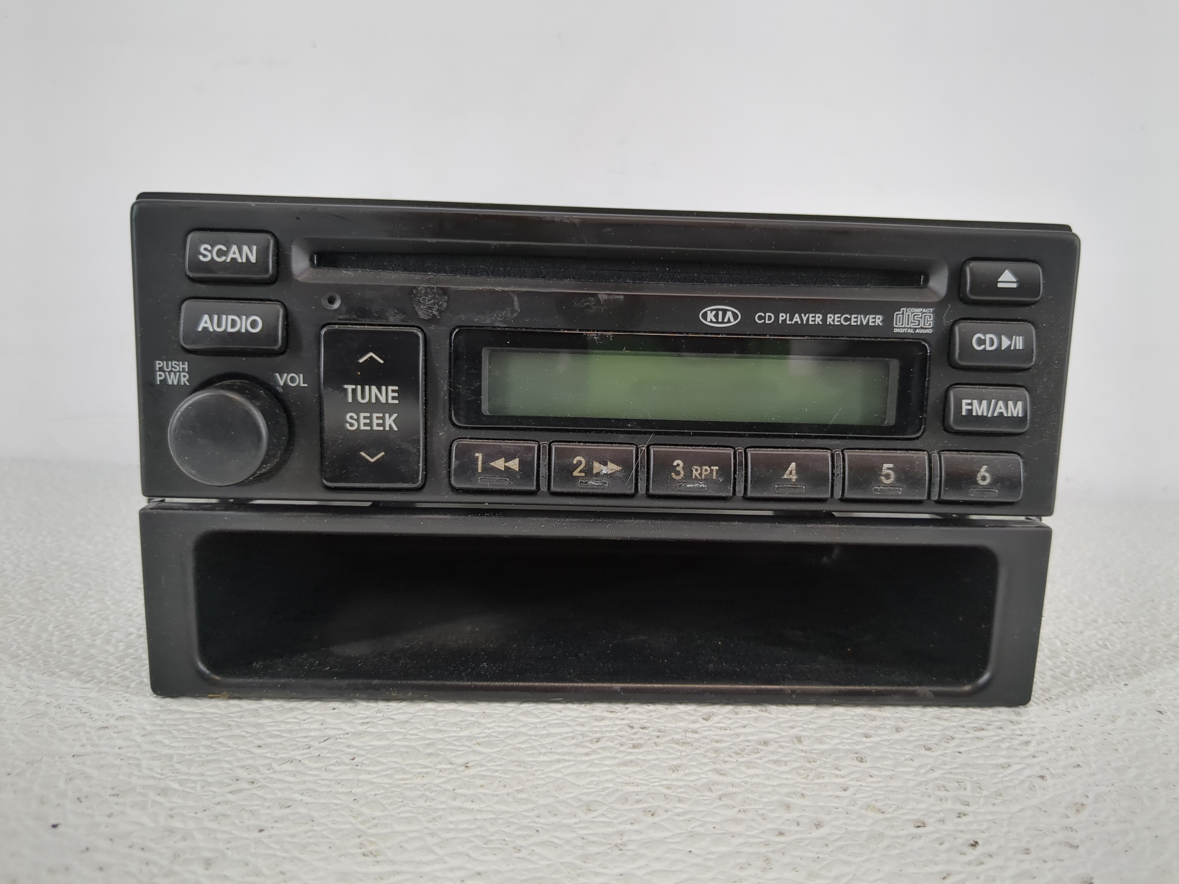 Picture of 2003-2006 Kia Sorento Am Fm Cd Player Radio Receiver 1142293