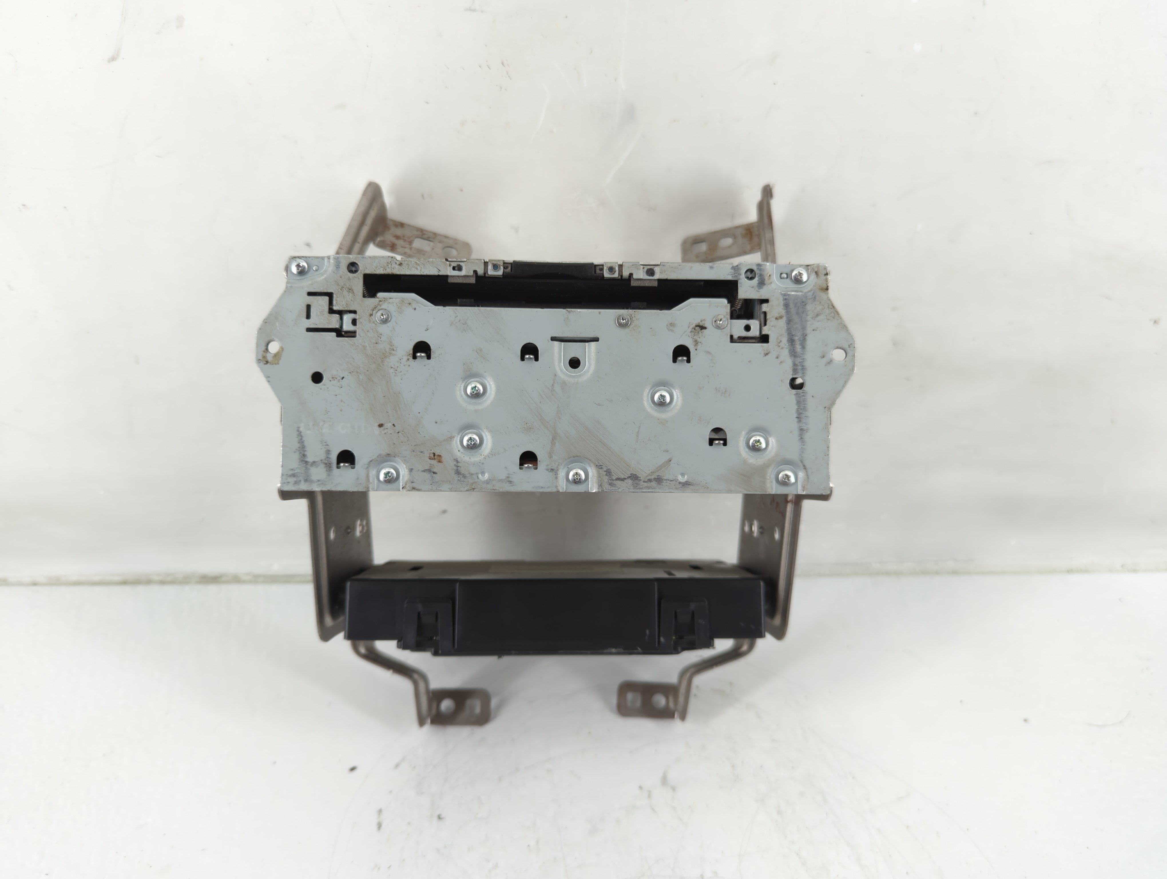 Picture of 2017-2020 Nissan Pathfinder Am Fm Cd Player Radio Receiver 1142391