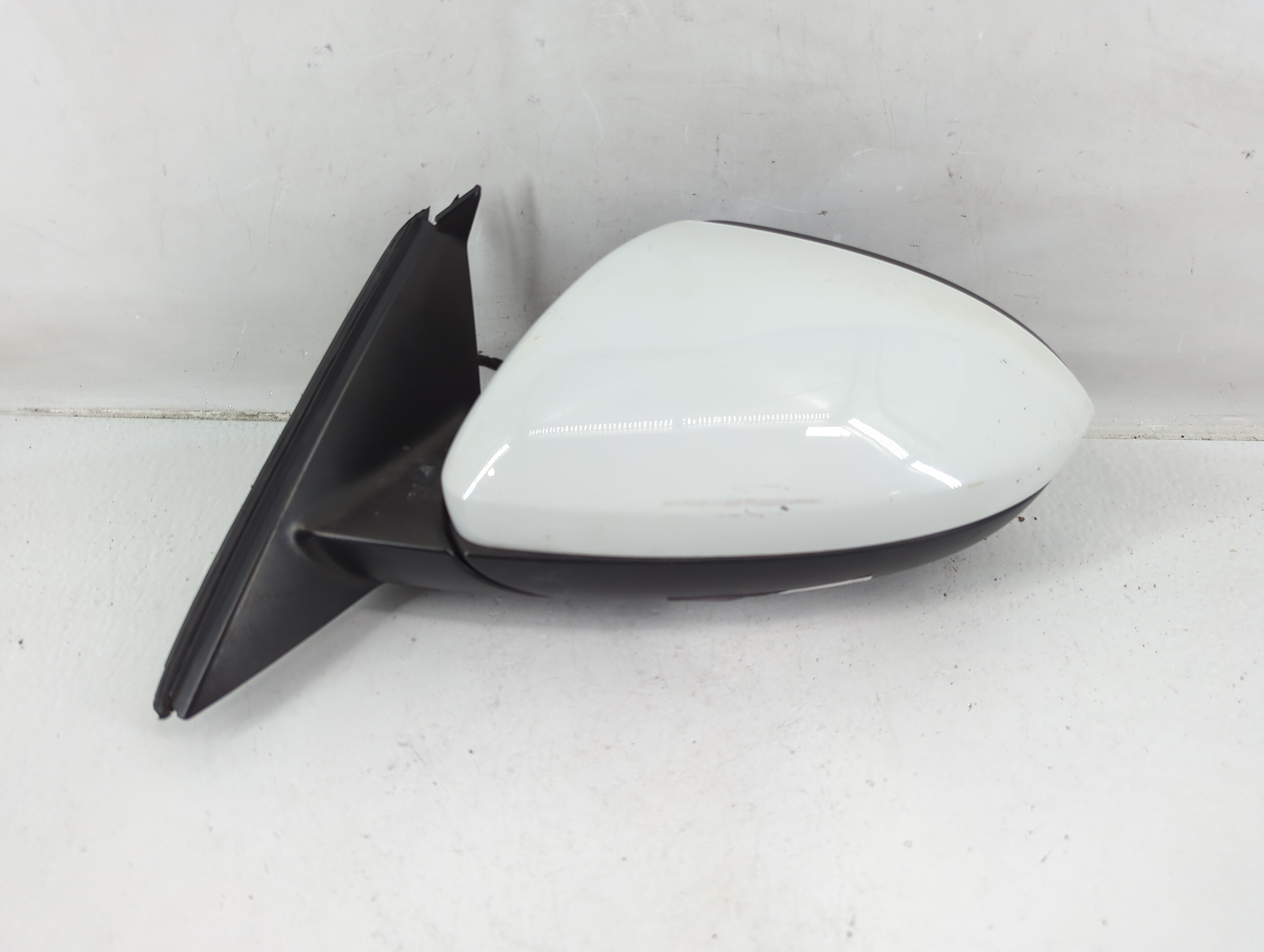 2019-2021 Volkswagen Jetta Driver Left Side View Power Door Mirror White 1142467 - Oemusedautoparts1.com