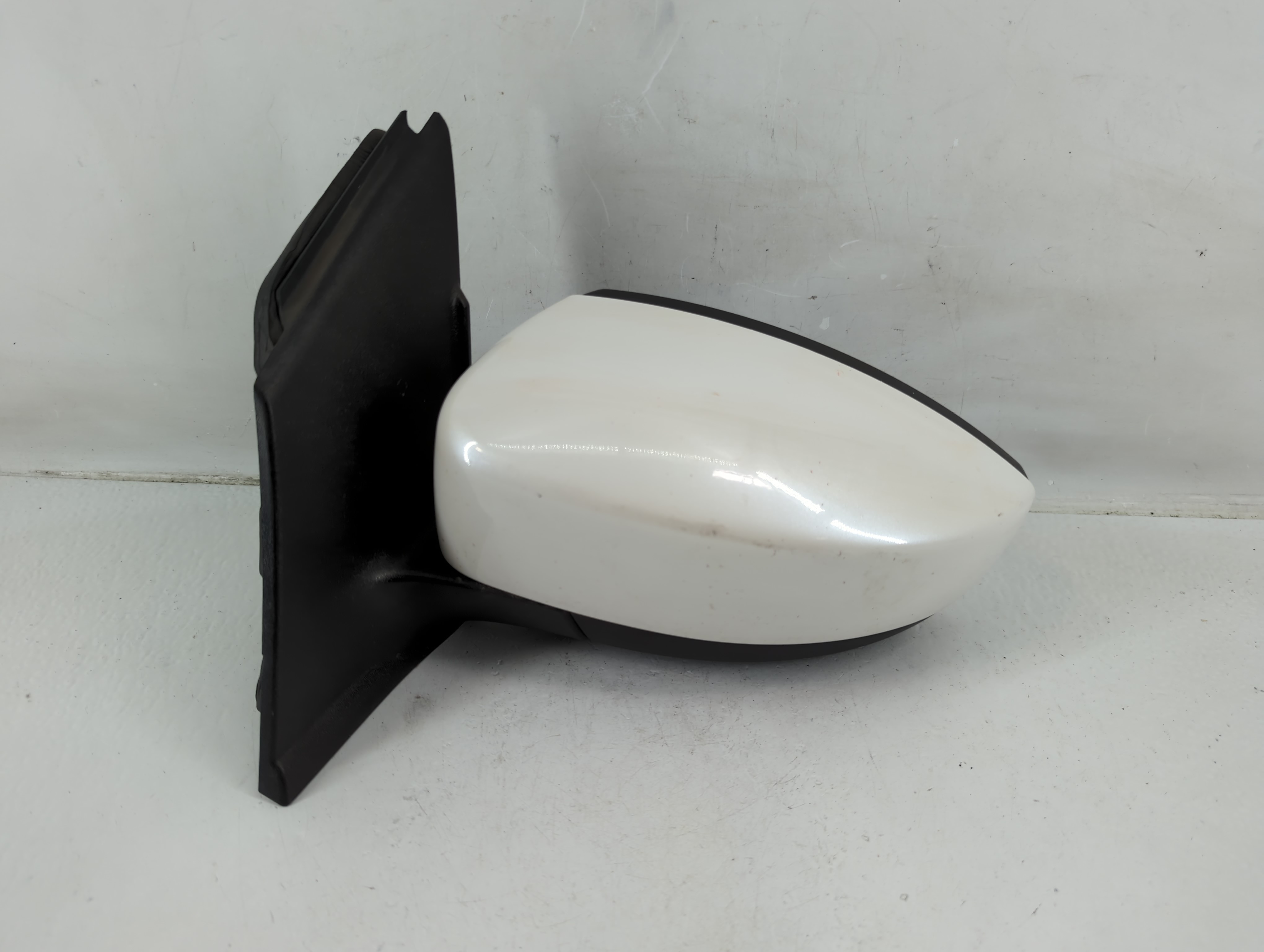 2013-2016 Ford Escape Driver Left Side View Power Door Mirror White 1142620 - Oemusedautoparts1.com