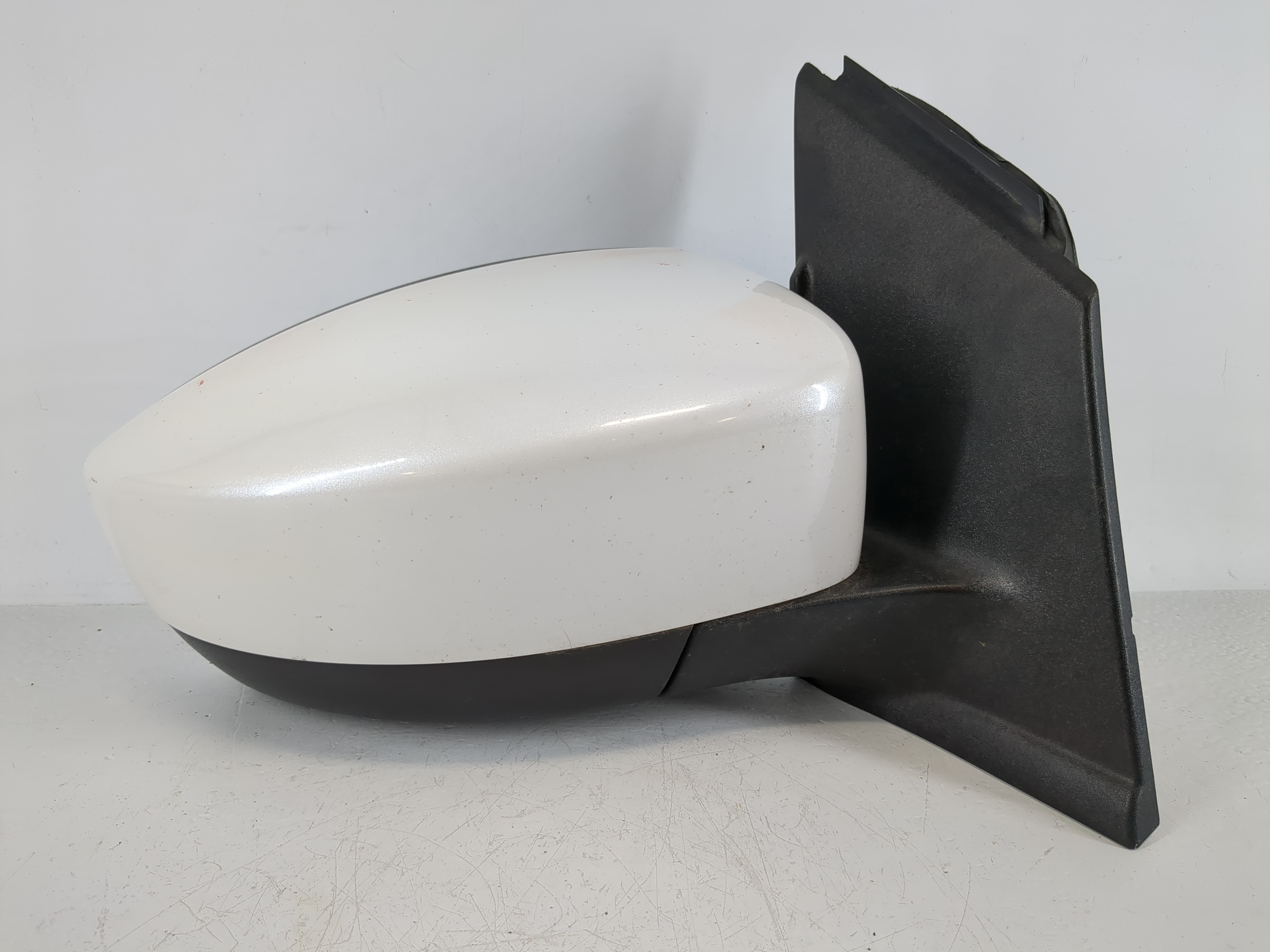 2013-2016 Ford Escape Passenger Right Side View Power Door Mirror White 1142643 - Oemusedautoparts1.com