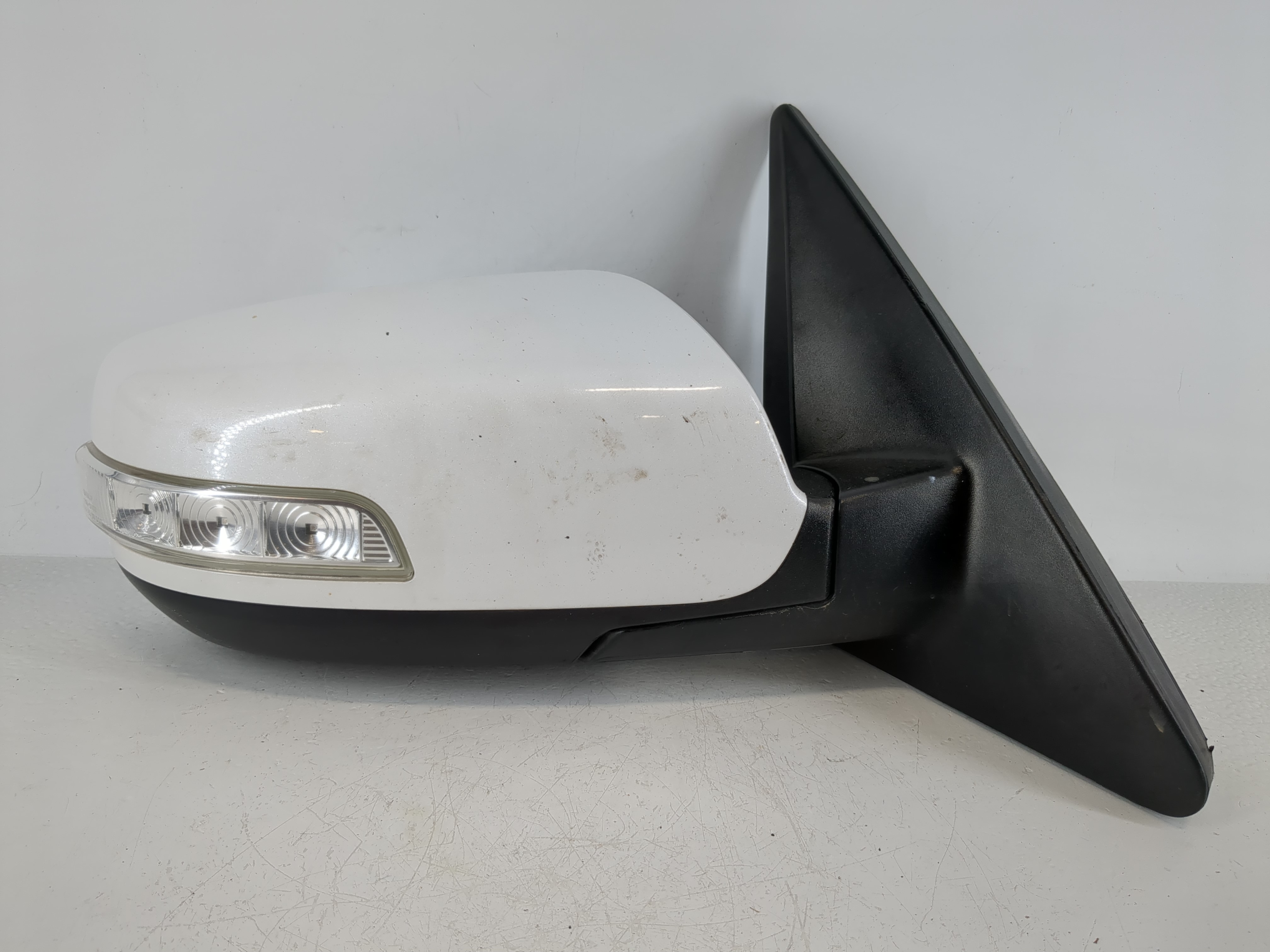 Picture of 2011-2015 Kia Sorento Passenger Right Side View Power Door Mirror White 1142655