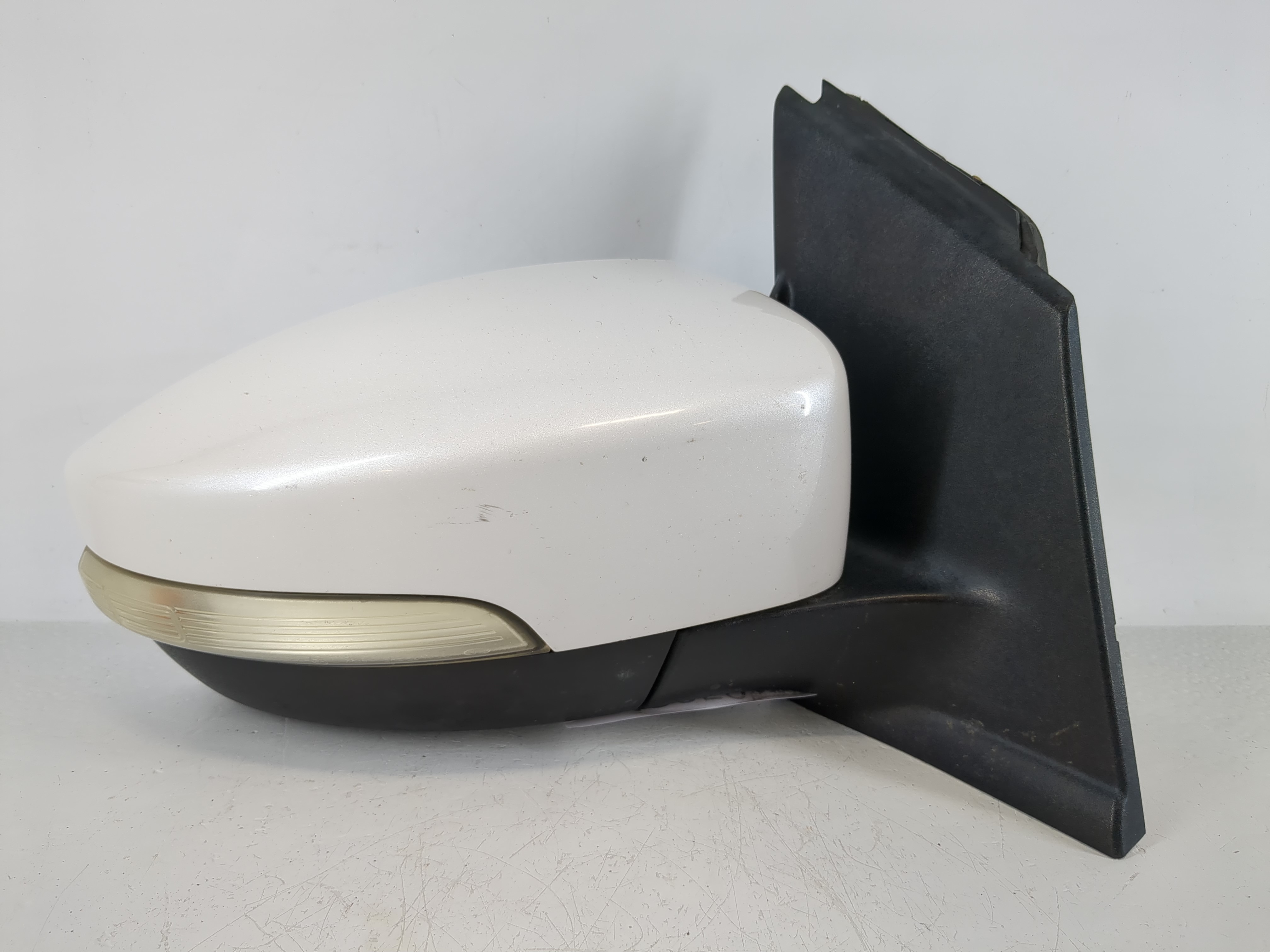 2013-2016 Ford Escape Passenger Right Side View Power Door Mirror White 1142659 - Oemusedautoparts1.com