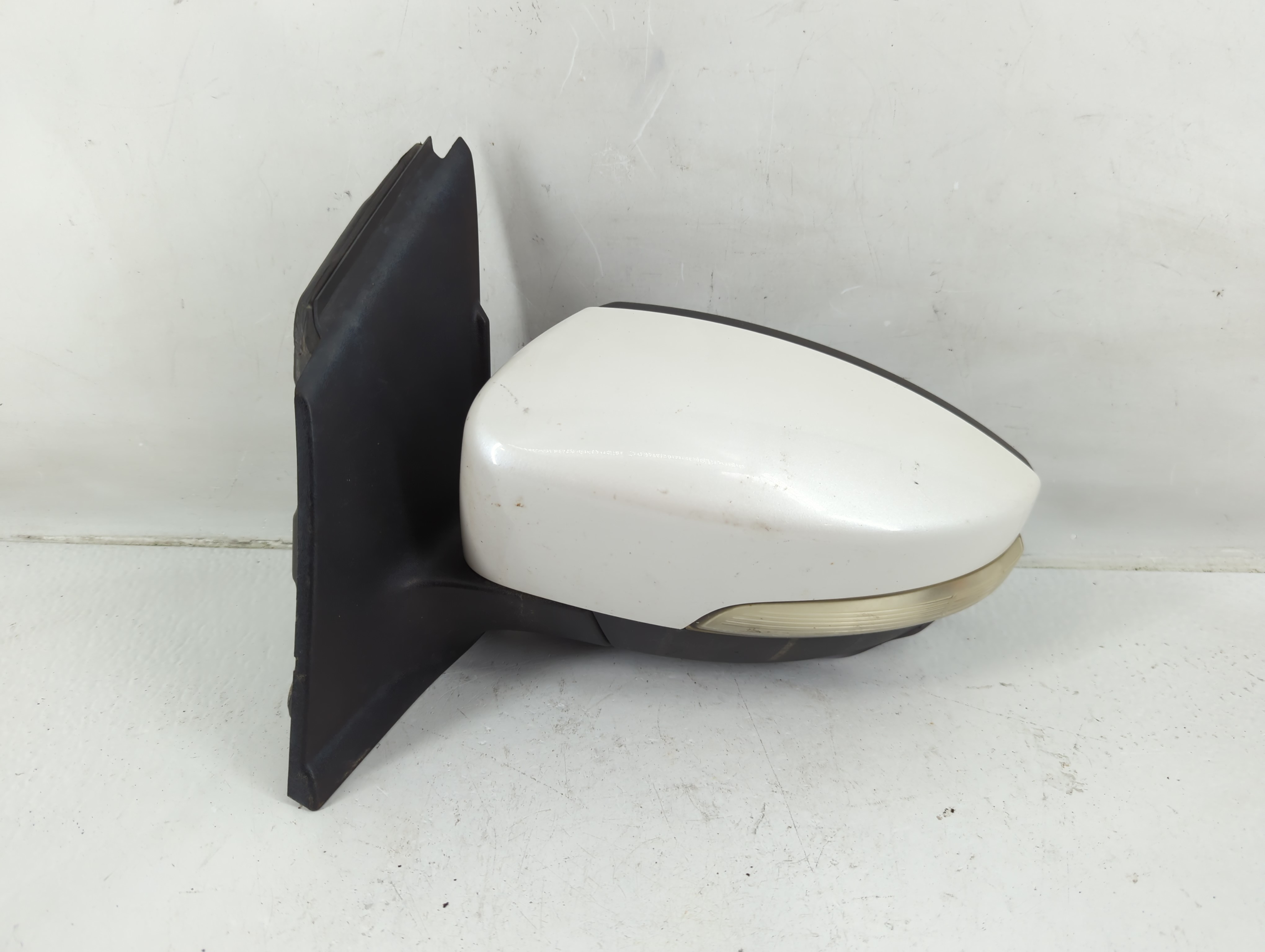 2013-2016 Ford Escape Driver Left Side View Power Door Mirror White 1142680 - Oemusedautoparts1.com