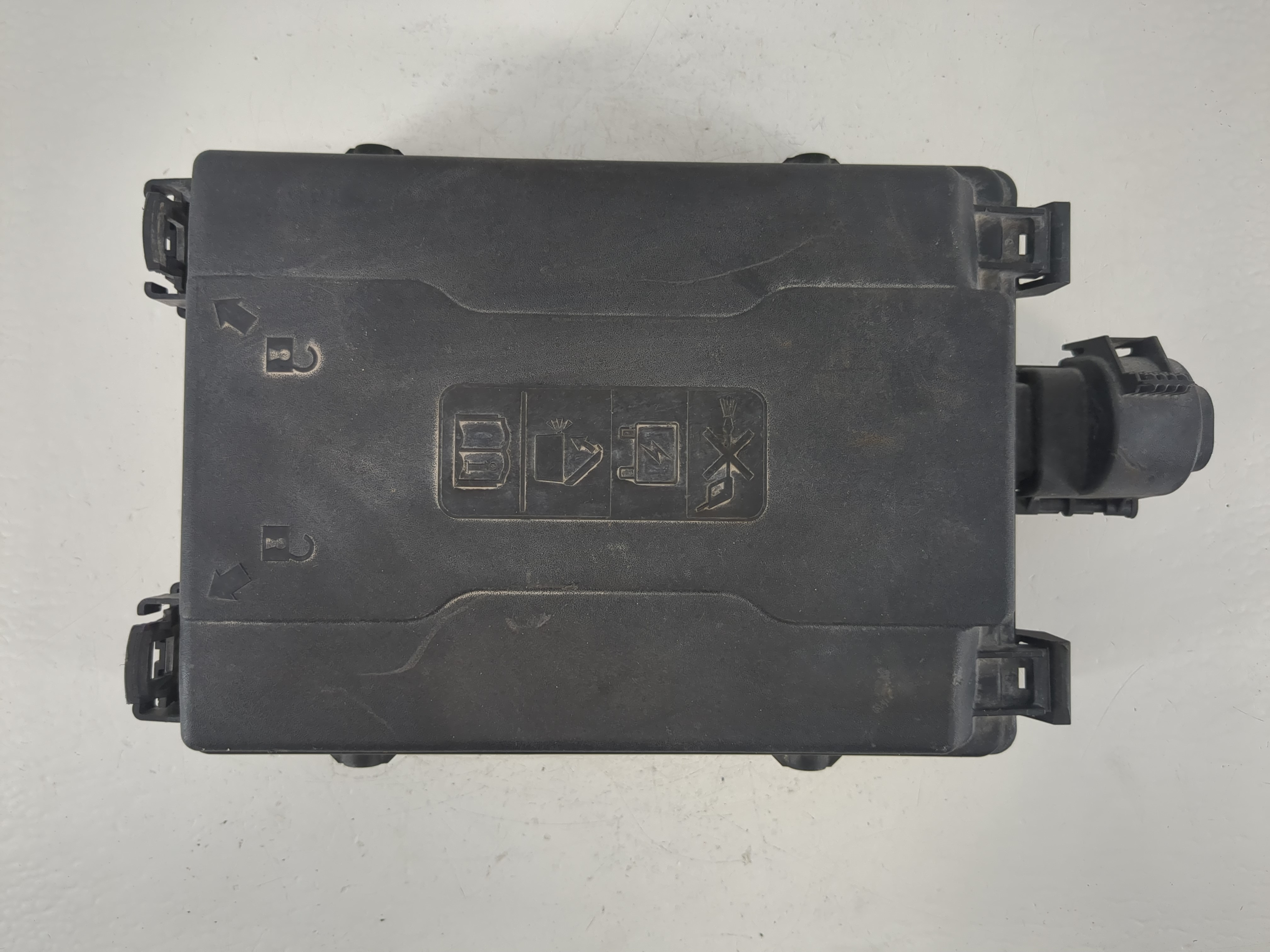 Picture of 2015-2020 Chevrolet Tahoe Fusebox Fuse Box Relay Module 84114437 1143153