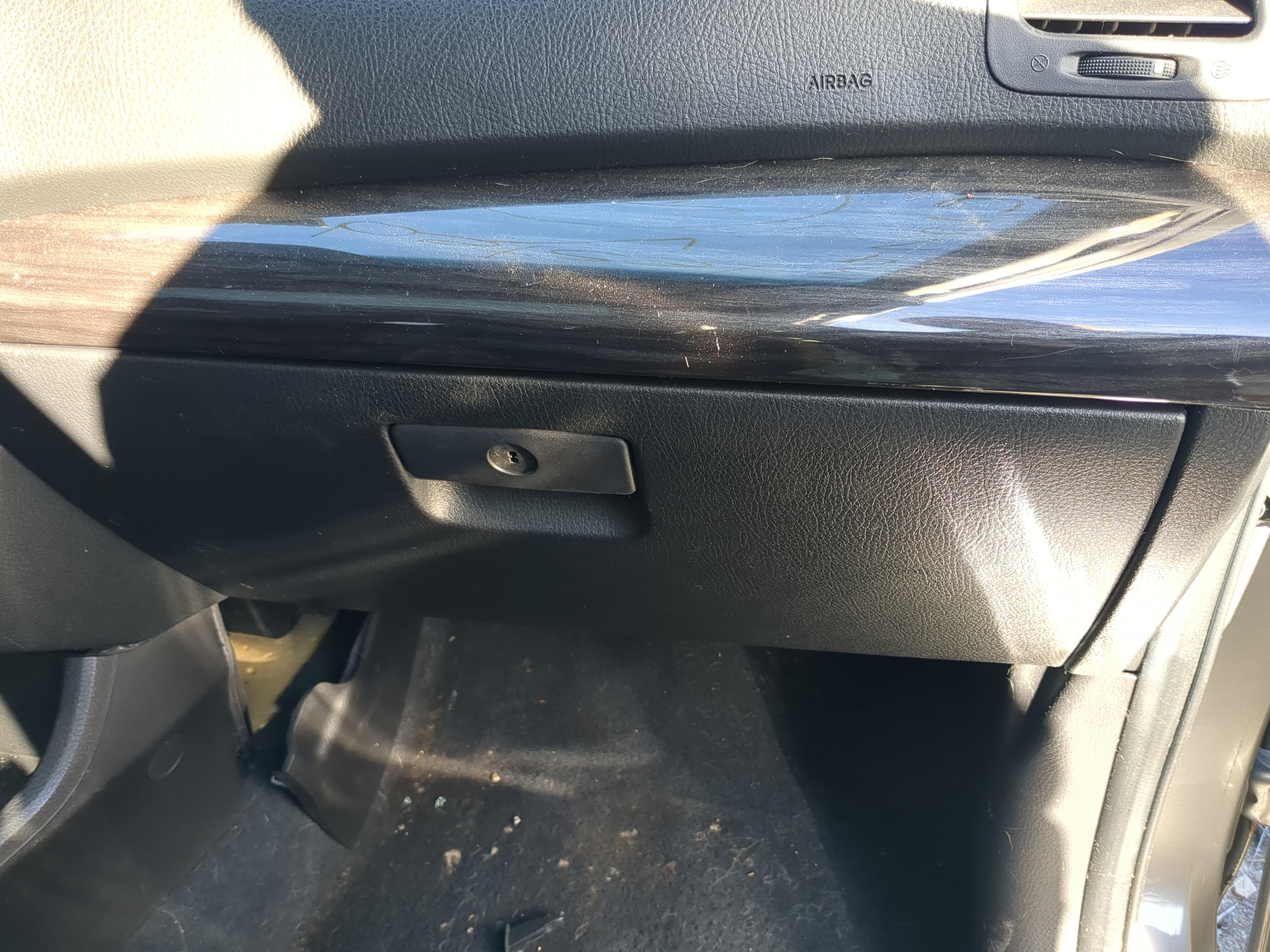 2011 Kia Sorento Passenger Glove Box Door Storage Compartment 1143299 - Oemusedautoparts1.com