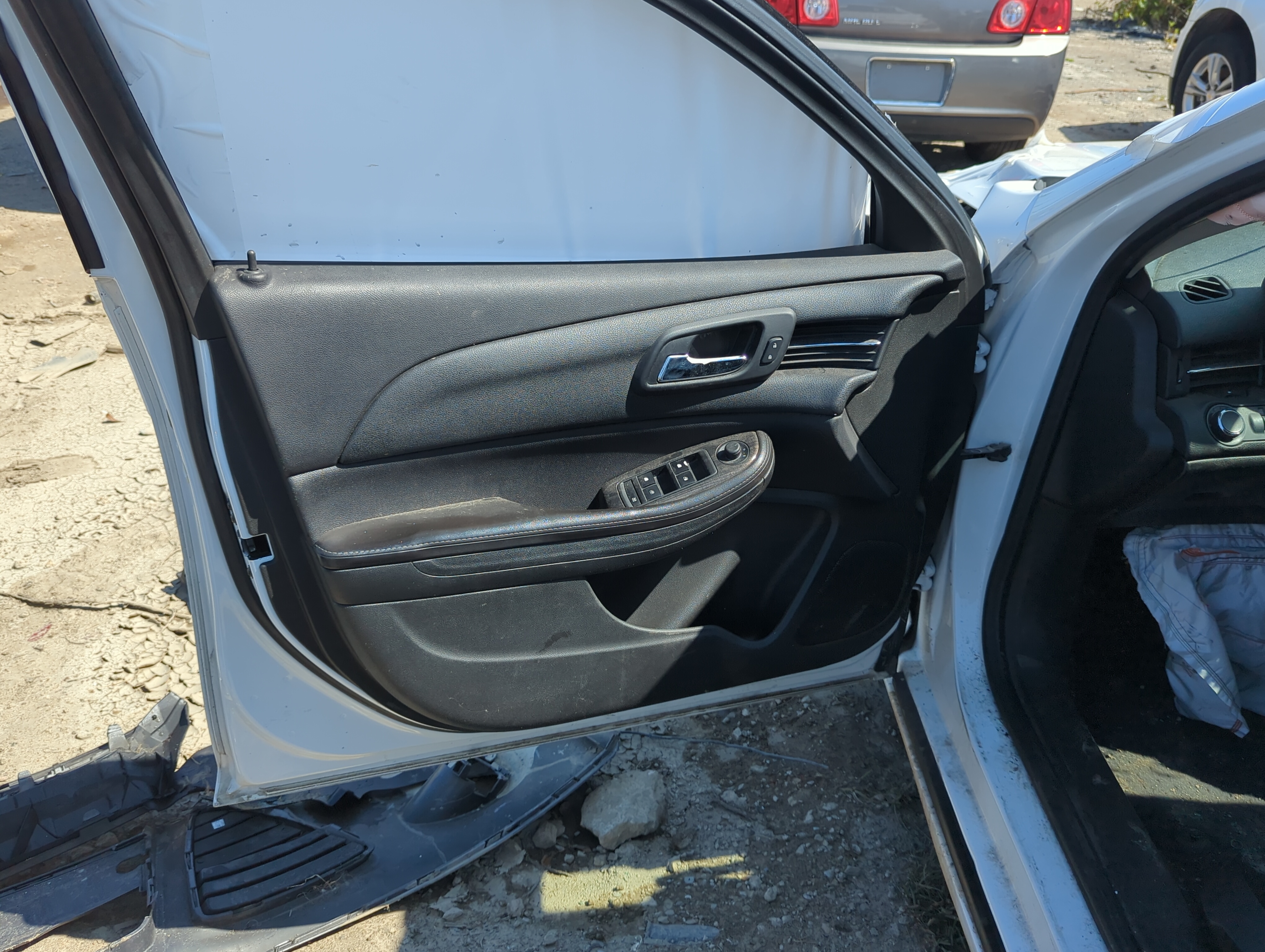 2015 Chevrolet Malibu Front Left Driver Interior Door Panel Trim 1143798 - Oemusedautoparts1.com