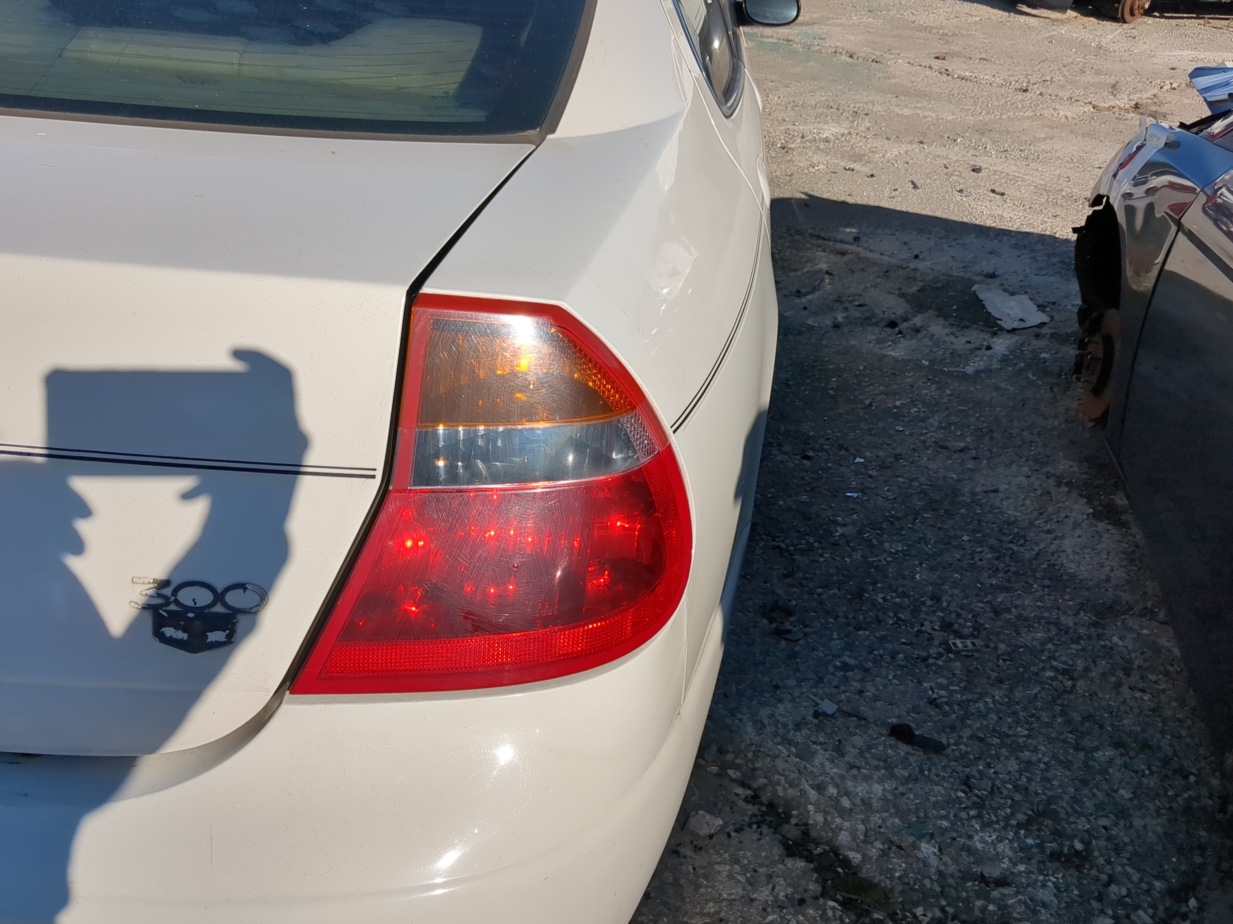 Picture of 2001-2004 Chrysler 300m Passenger Right Side Tail Light Taillight Oem 1143923