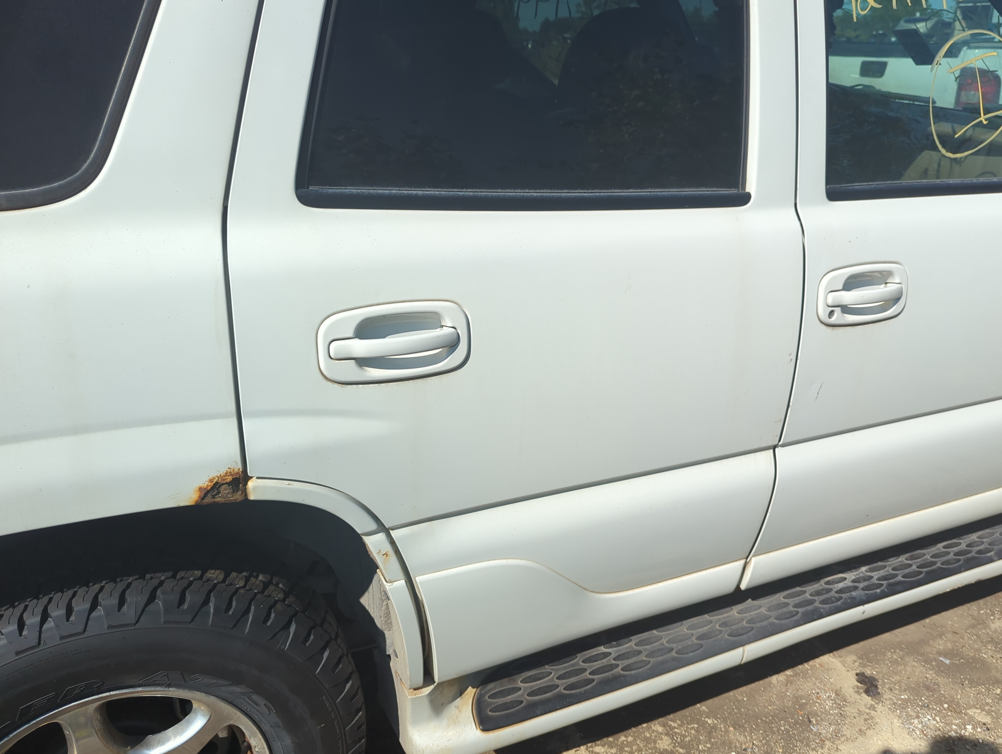 Picture of 2000-2006 Gmc Yukon Passenger Rear Door Oem 1144365