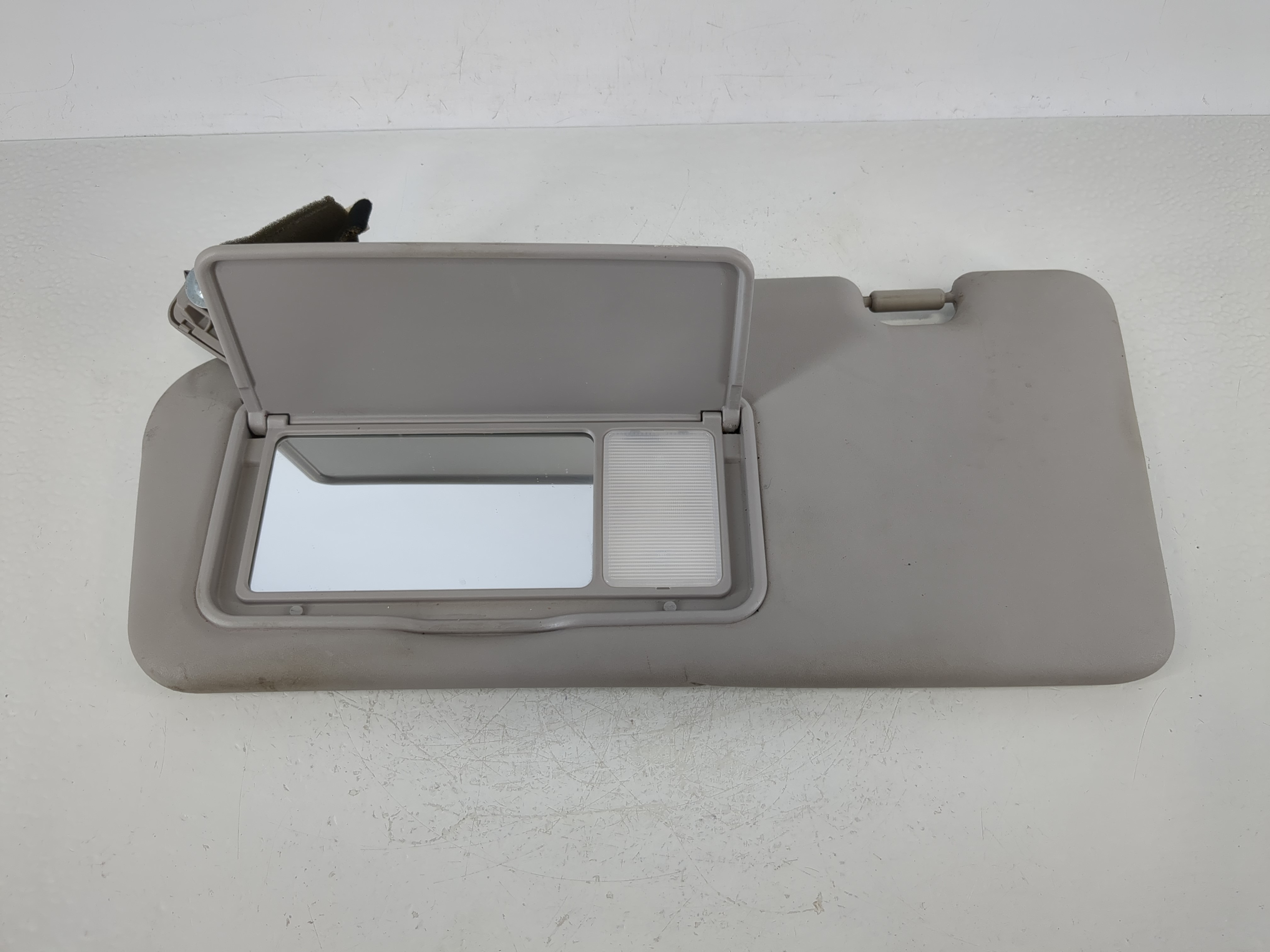 Picture of 2007-2010 Hyundai Entourage Driver Sun Visor Mirror Left Sunvisor Grey 1144899