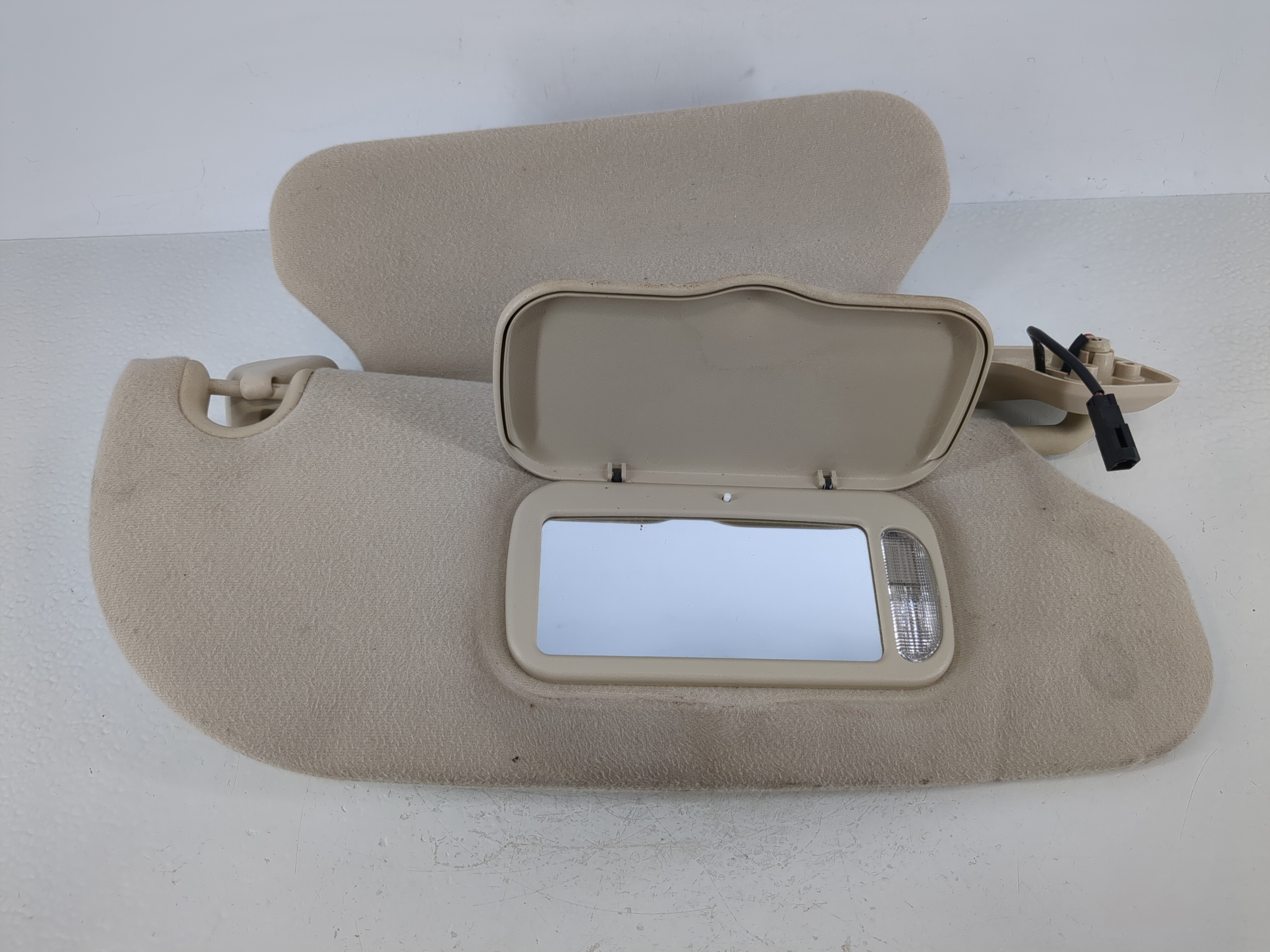 Picture of 2005-2006 Ford Expedition Passenger Sun Visor Mirror Right Sunvisor Grey 1144900