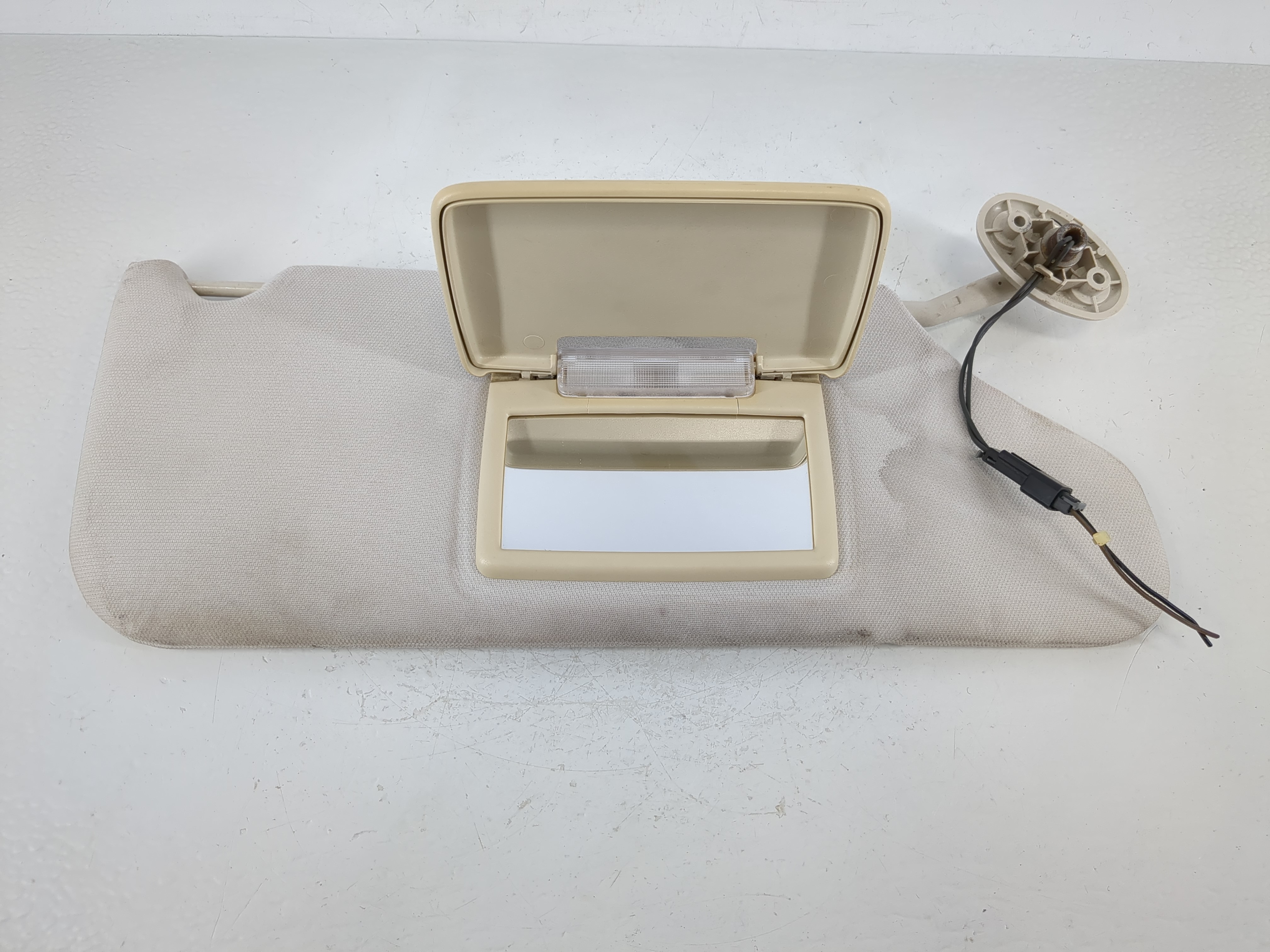 2008-2008 Dodge Avenger Passenger Sun Visor Mirror Right Sunvisor Ivory 1144905 - Oemusedautoparts1.com