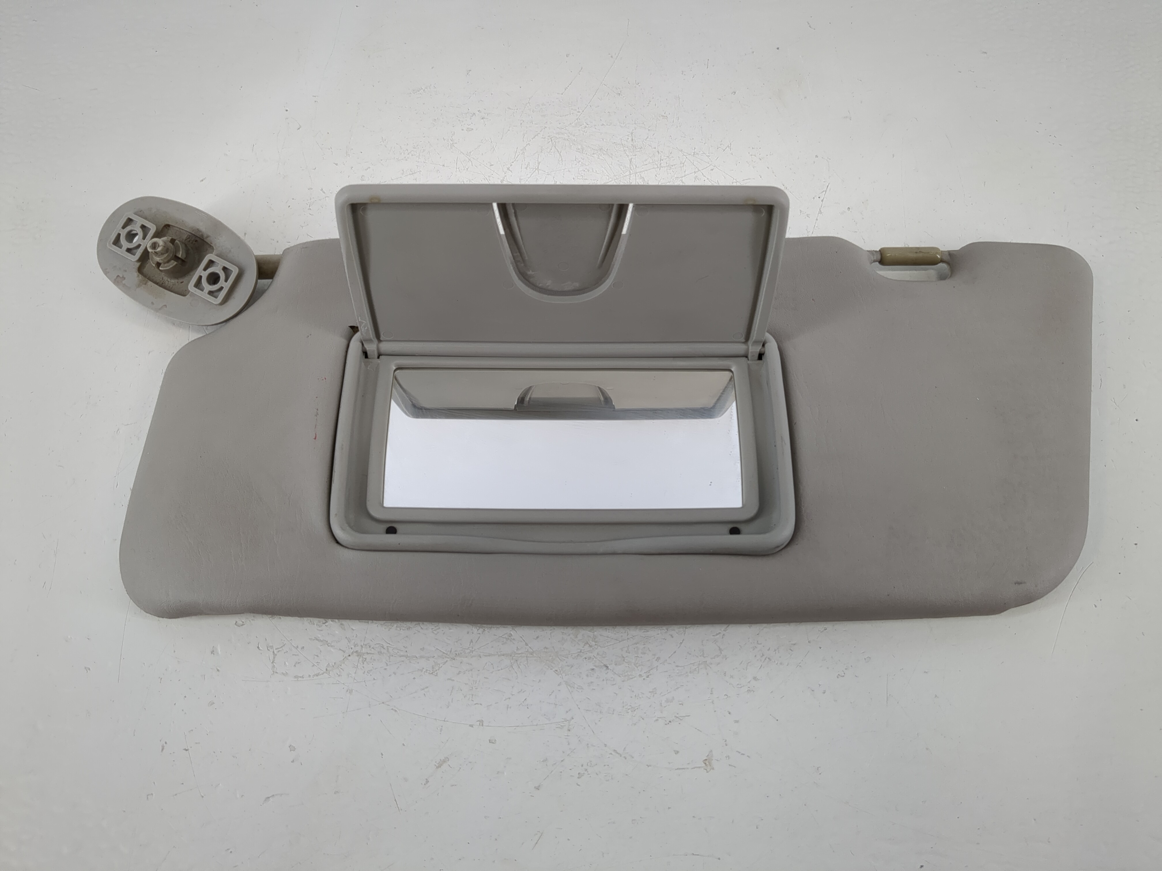 2002 Suzuki Xl-7 Driver Sun Visor Mirror Left Sunvisor Grey 1144906 - Oemusedautoparts1.com
