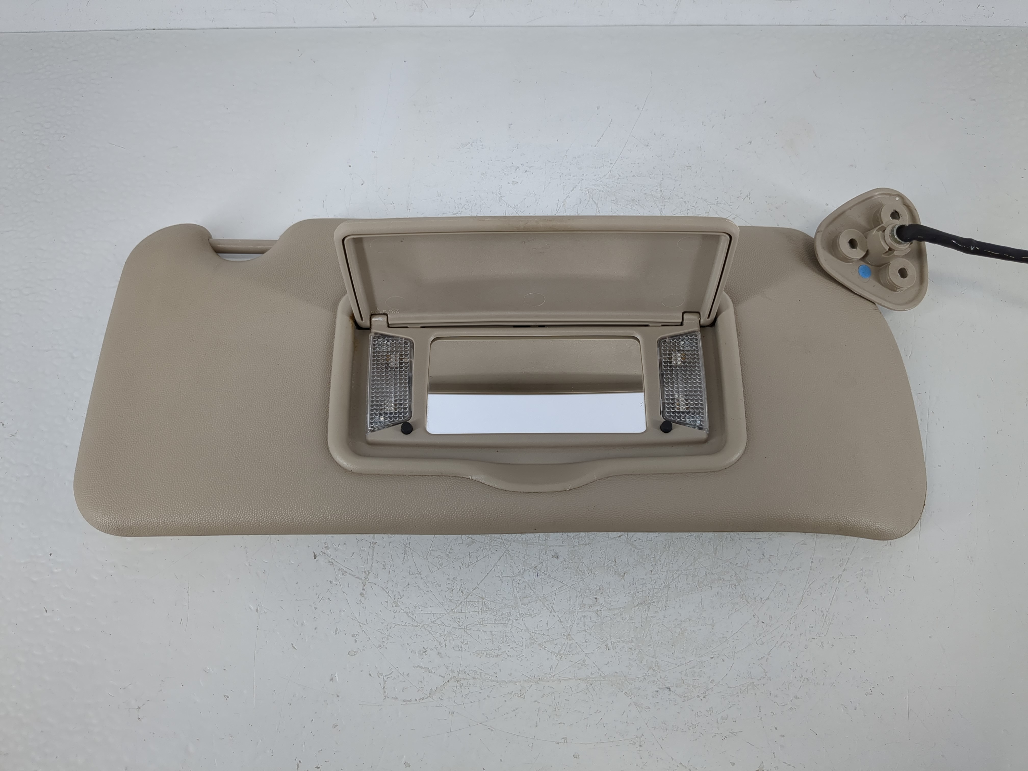 2003-2007 Cadillac Cts Passenger Sun Visor Mirror Right Sunvisor Tan 1144912 - Oemusedautoparts1.com
