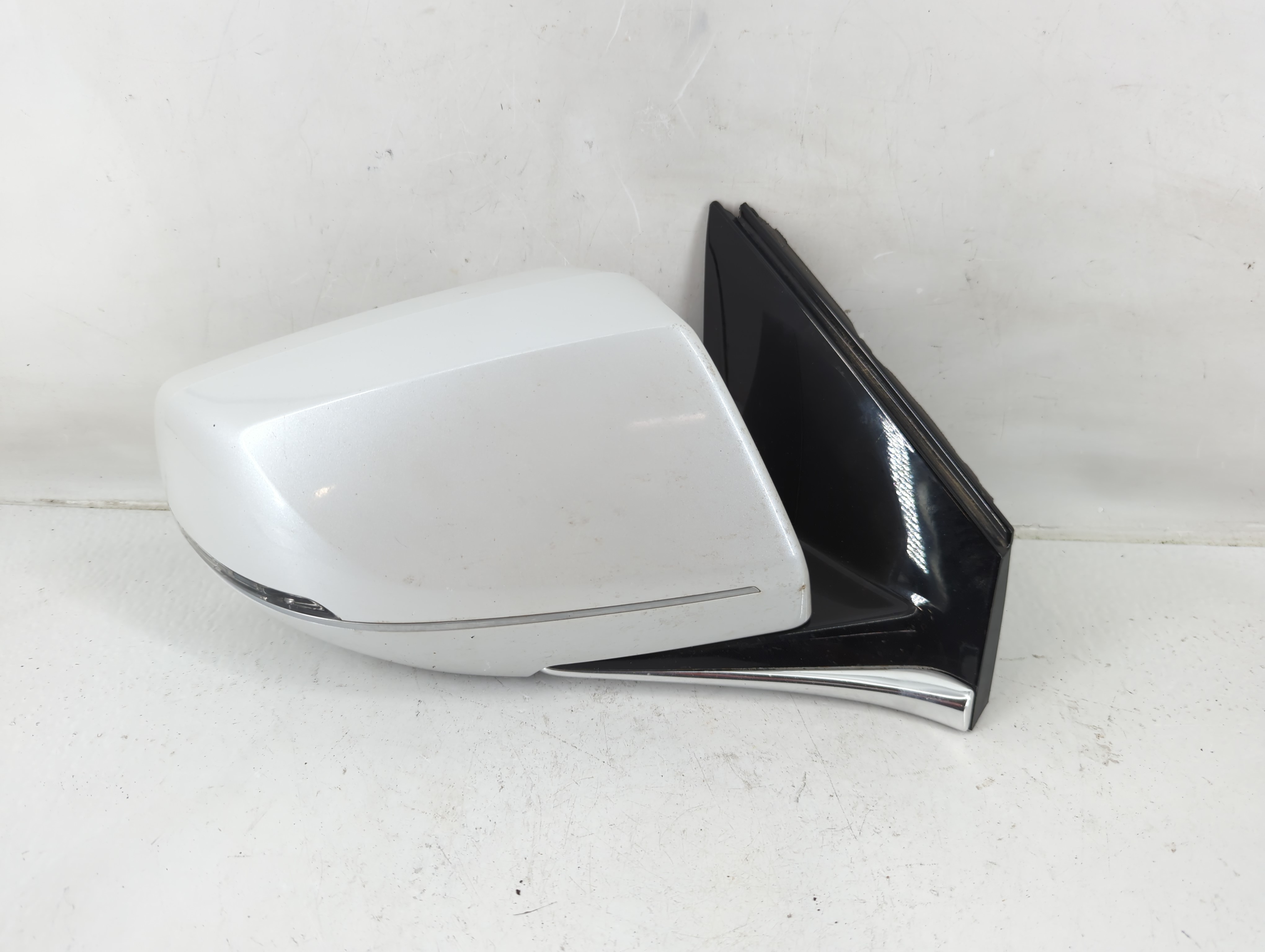 Picture of 2010 Chevrolet Traverse Passenger Right Side View Power Door Mirror 1144972