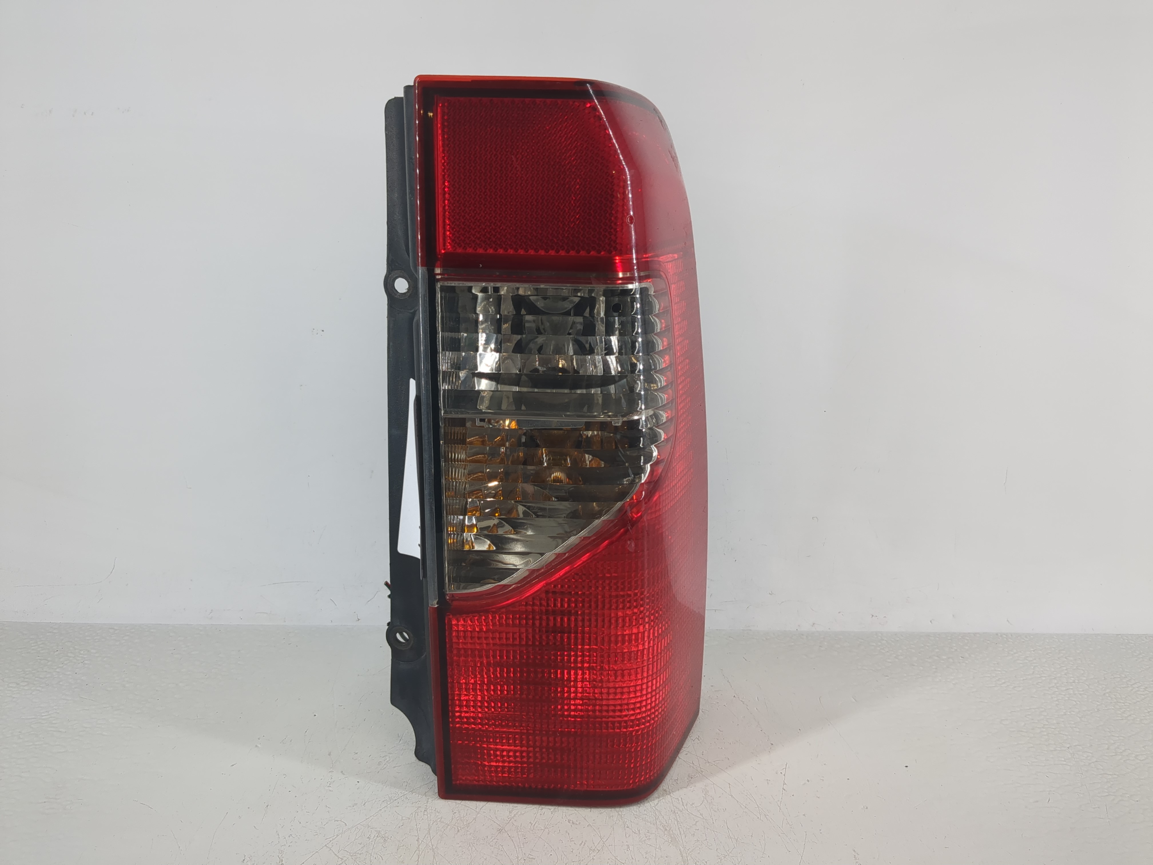 Picture of 2002-2004 Nissan Xterra Passenger Right Side Tail Light Taillight Oem 1145012