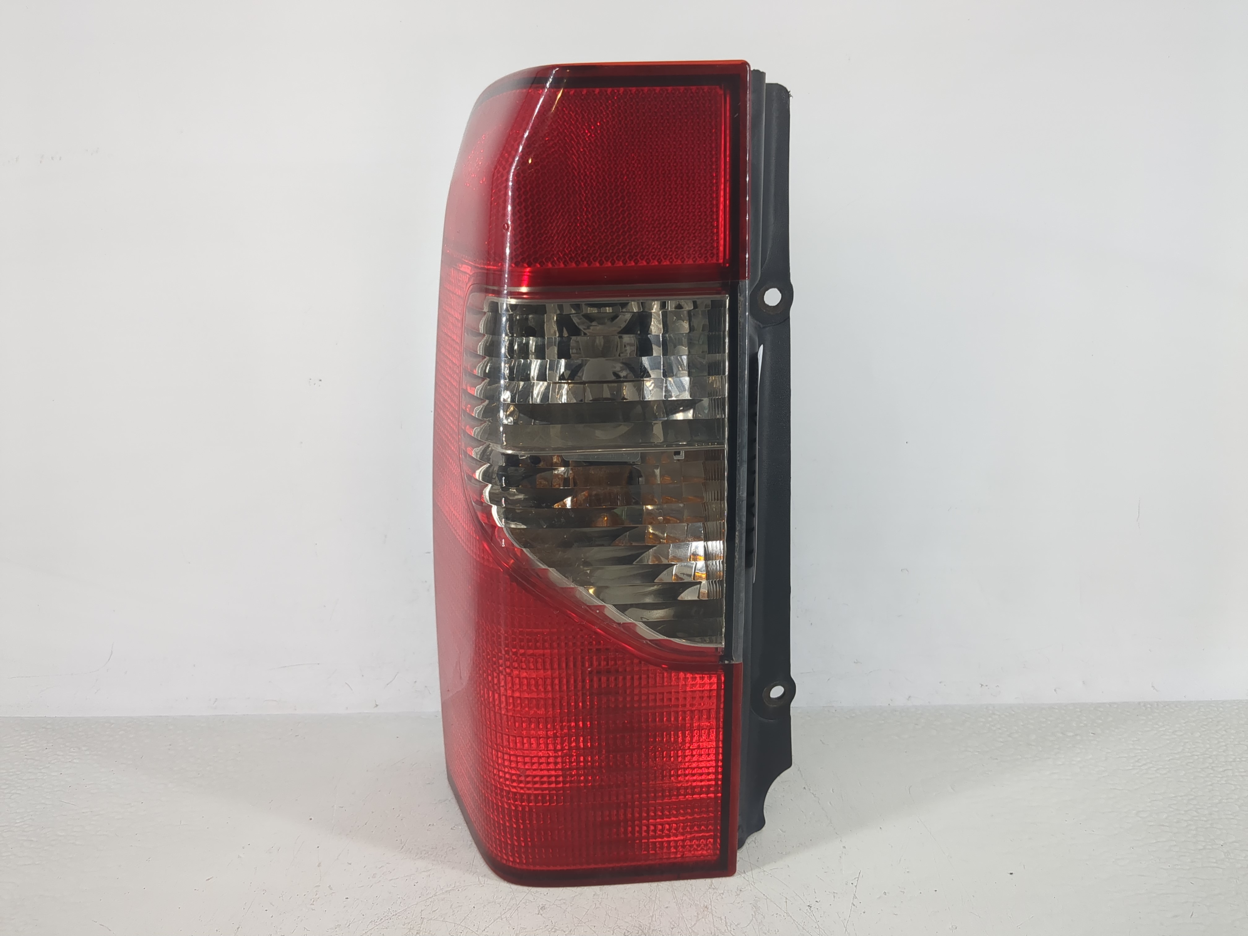 Picture of 2002-2004 Nissan Xterra Driver Left Side Tail Light Taillight Oem 1145014