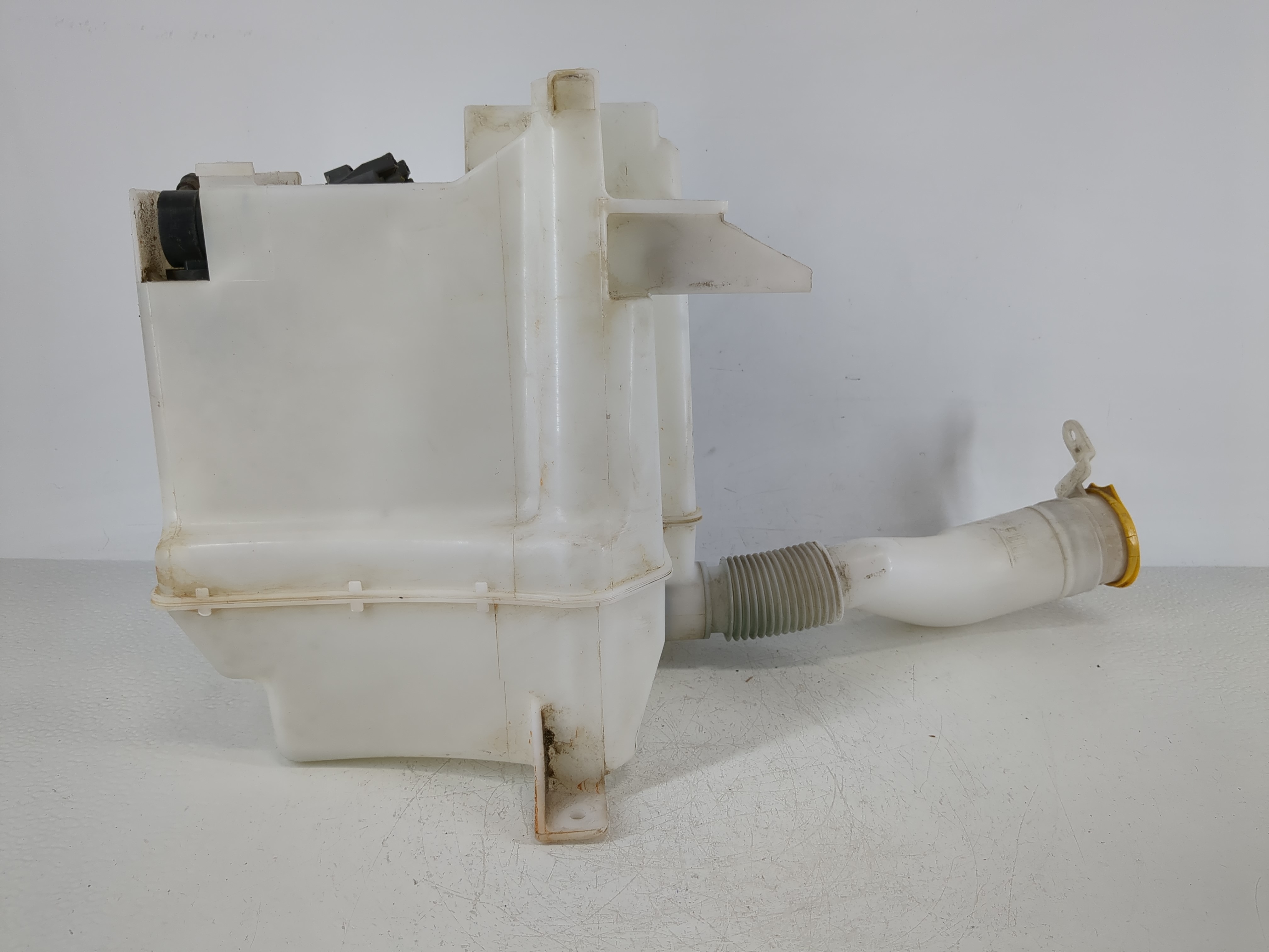 Picture of 2009-2013 Subaru Forester Windshield Washer Fluid Reservoir Bottle Oem 1145052