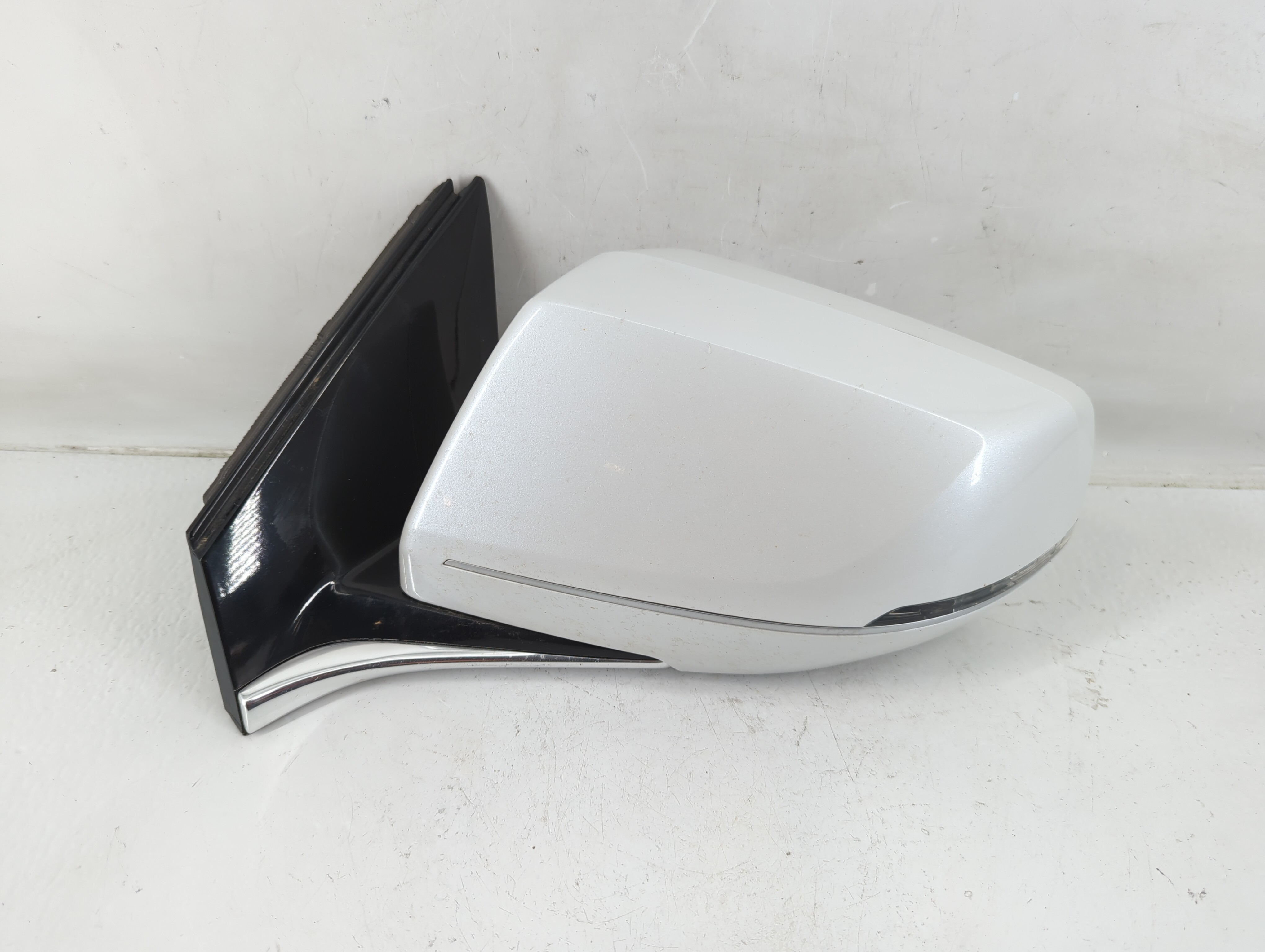 2016-2017 Cadillac Xts Driver Left Side View Power Door Mirror White 1145065 - Oemusedautoparts1.com