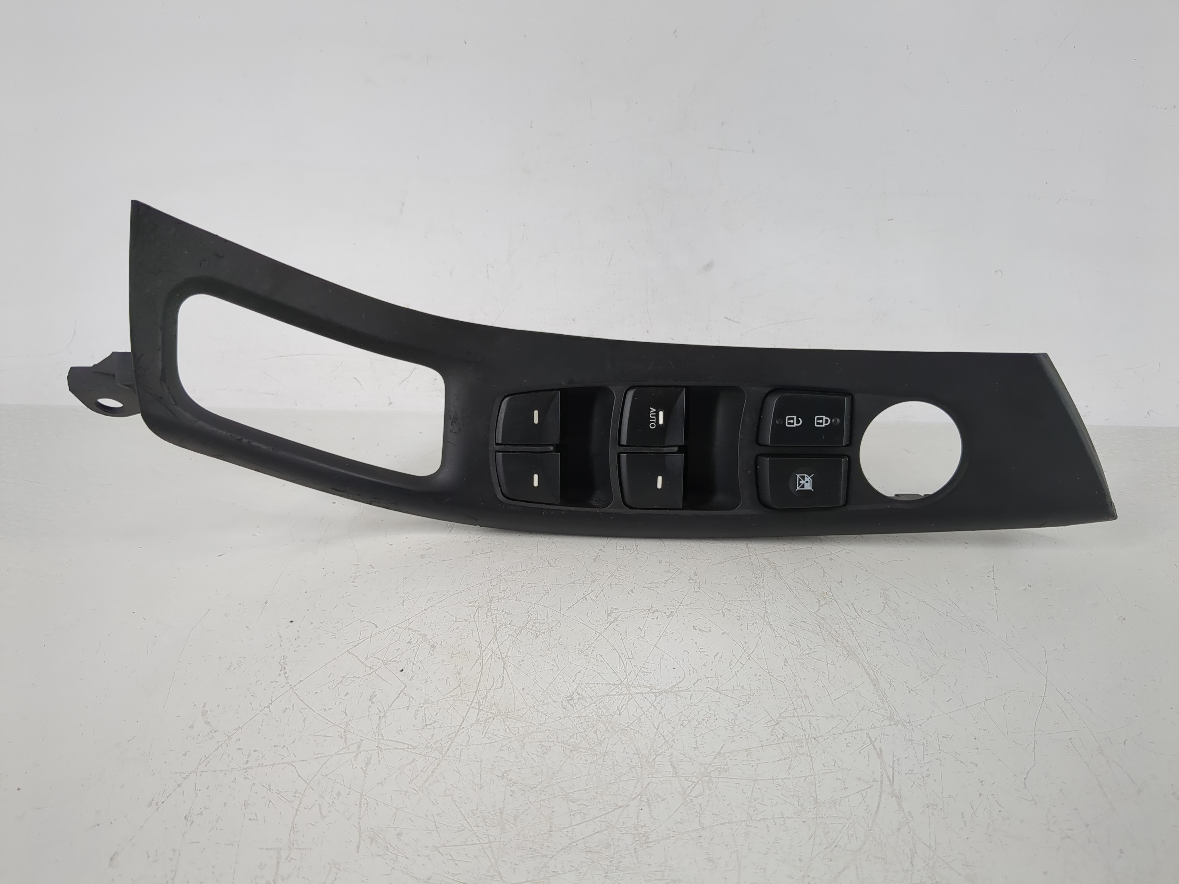 2014-2016 Hyundai Elantra Driver Left Door Master Power Window Switch 1145080 - Oemusedautoparts1.com